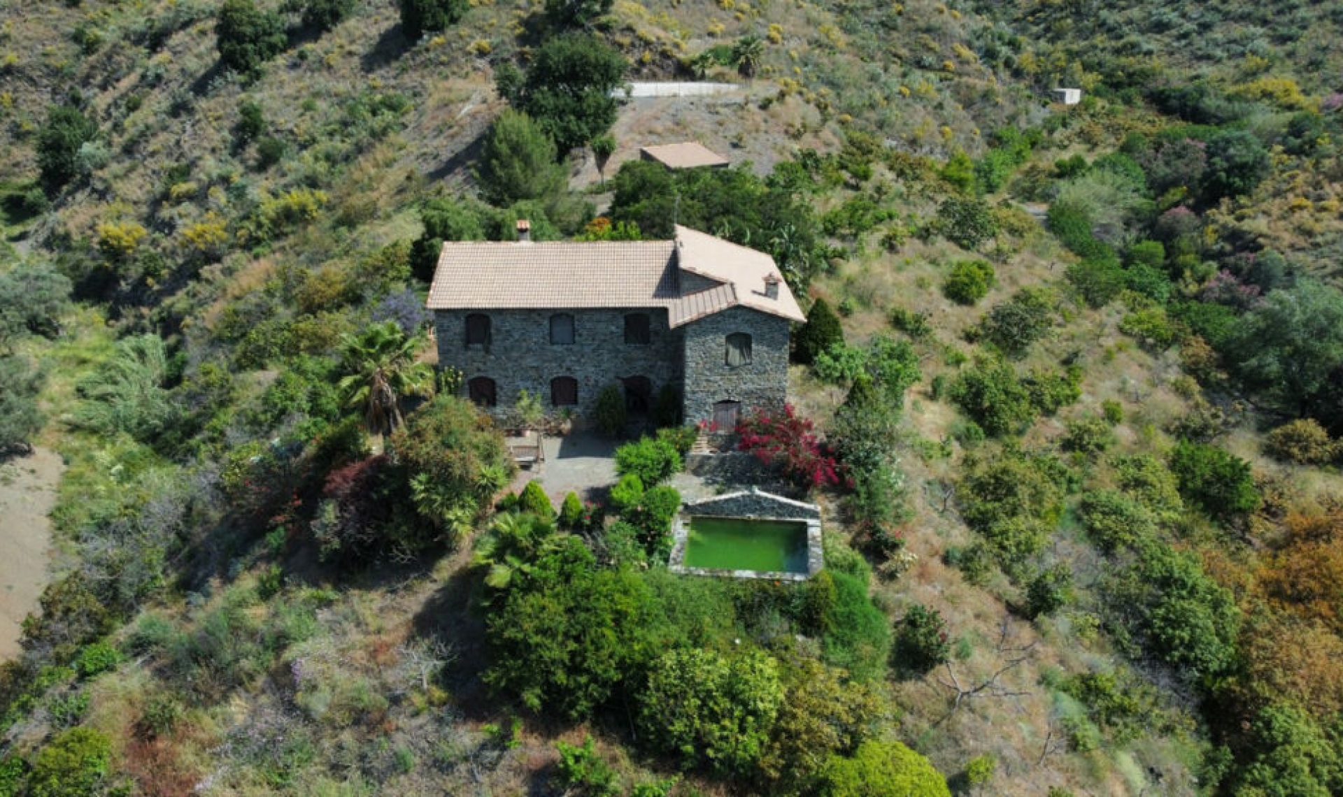 Resale - House -
Moclinejo