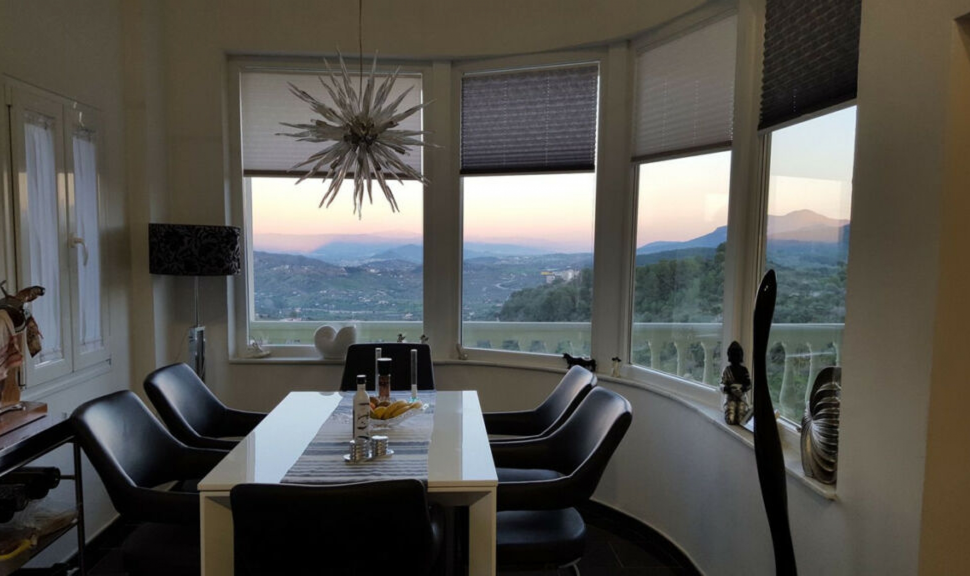 Resale - House -
Monda