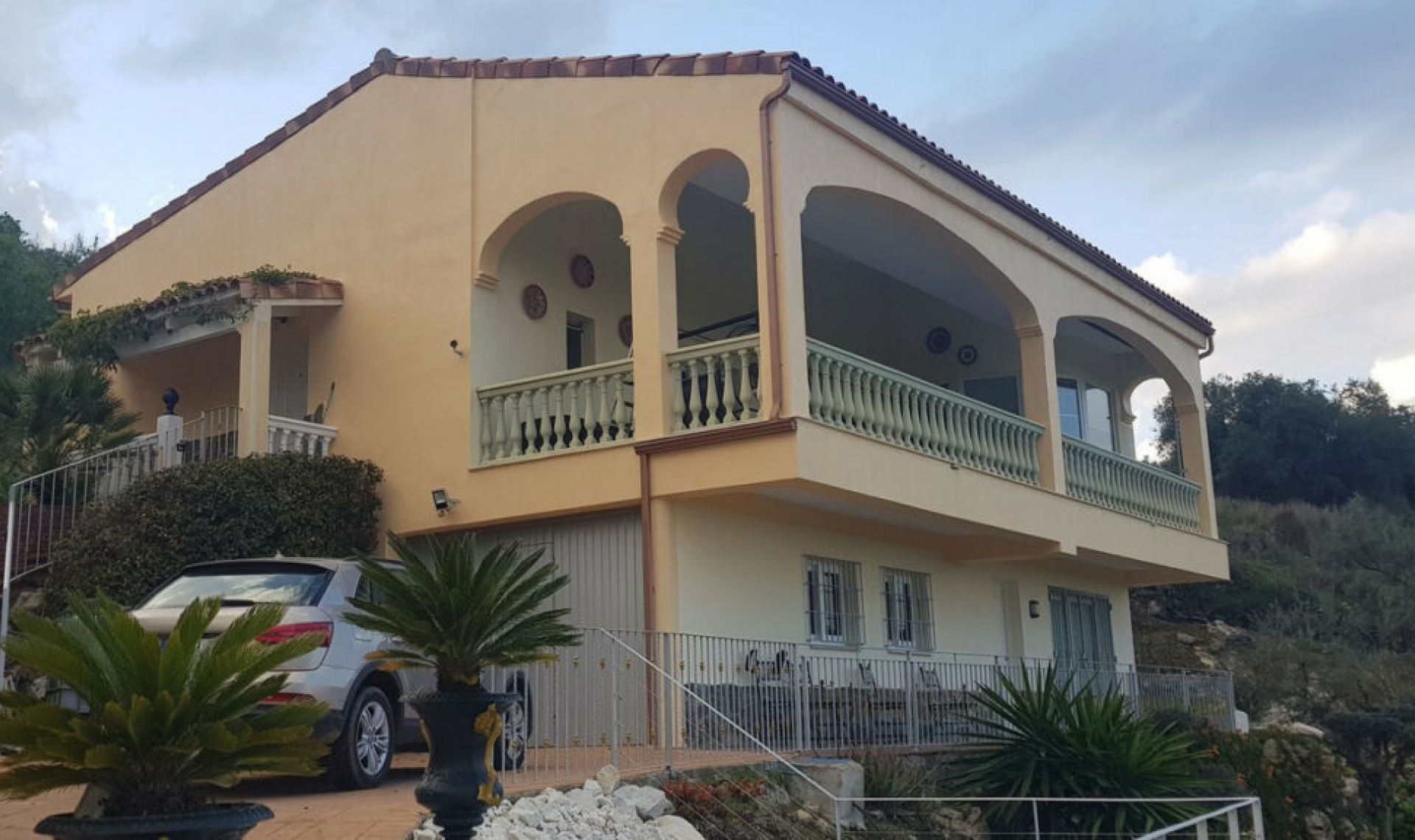 Resale - House -
Monda