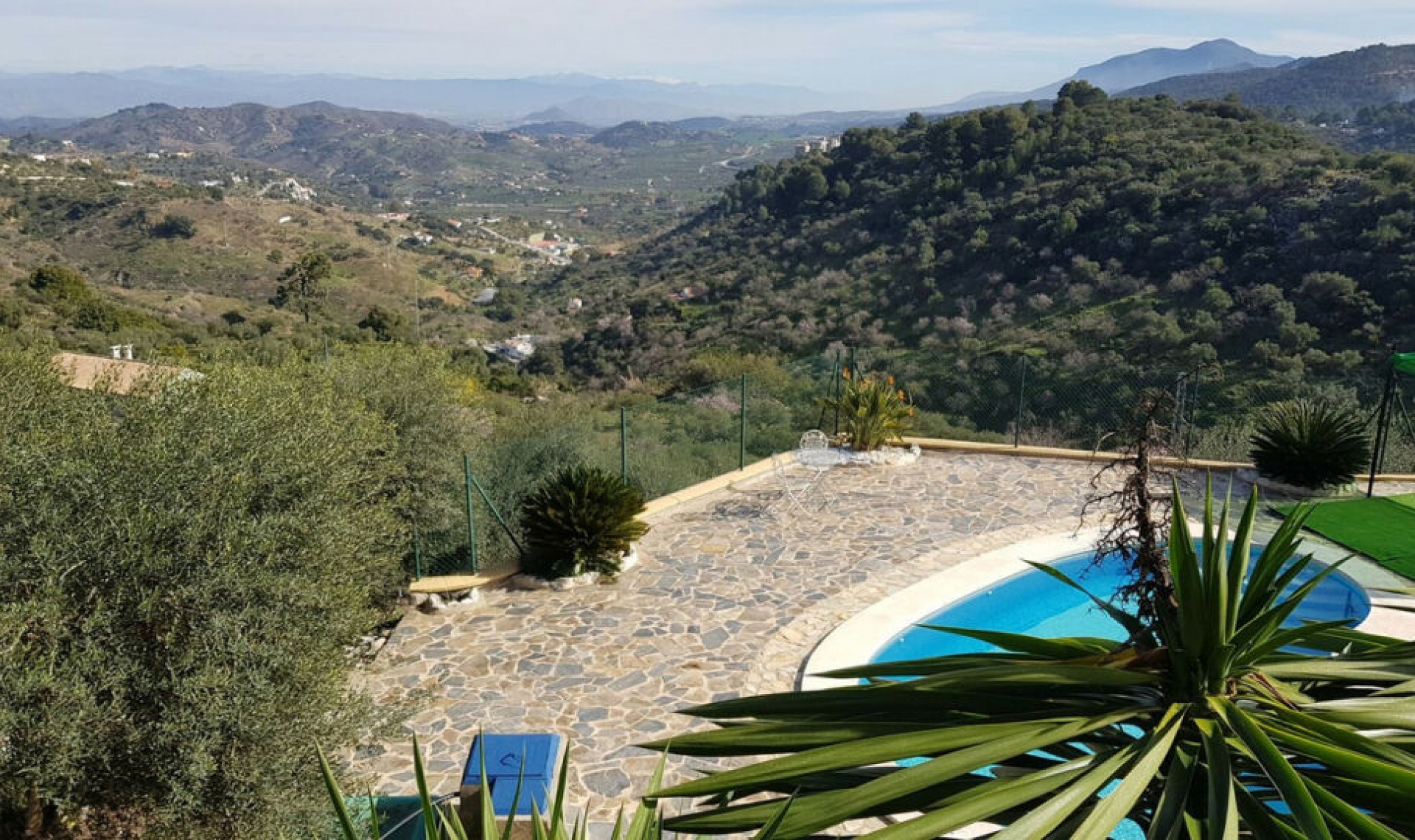 Resale - House -
Monda