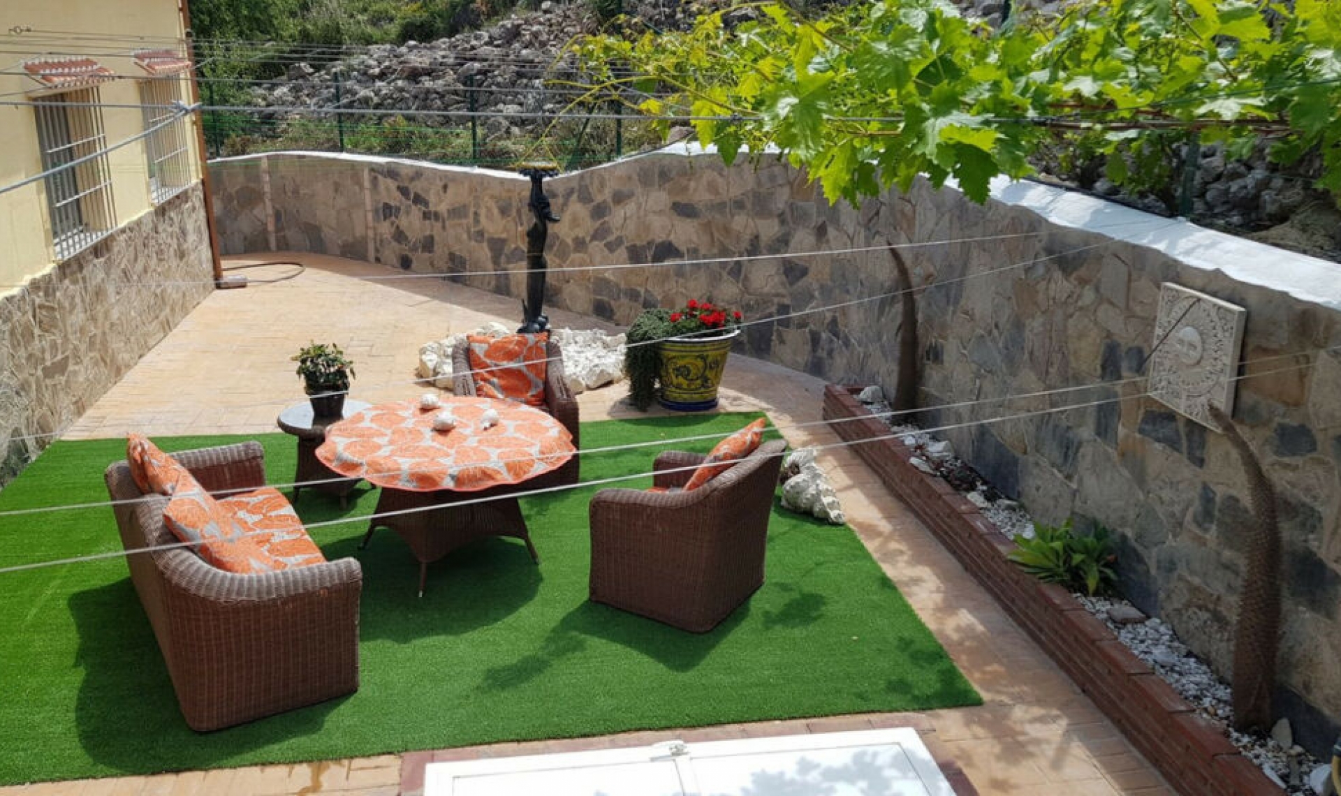 Resale - House -
Monda