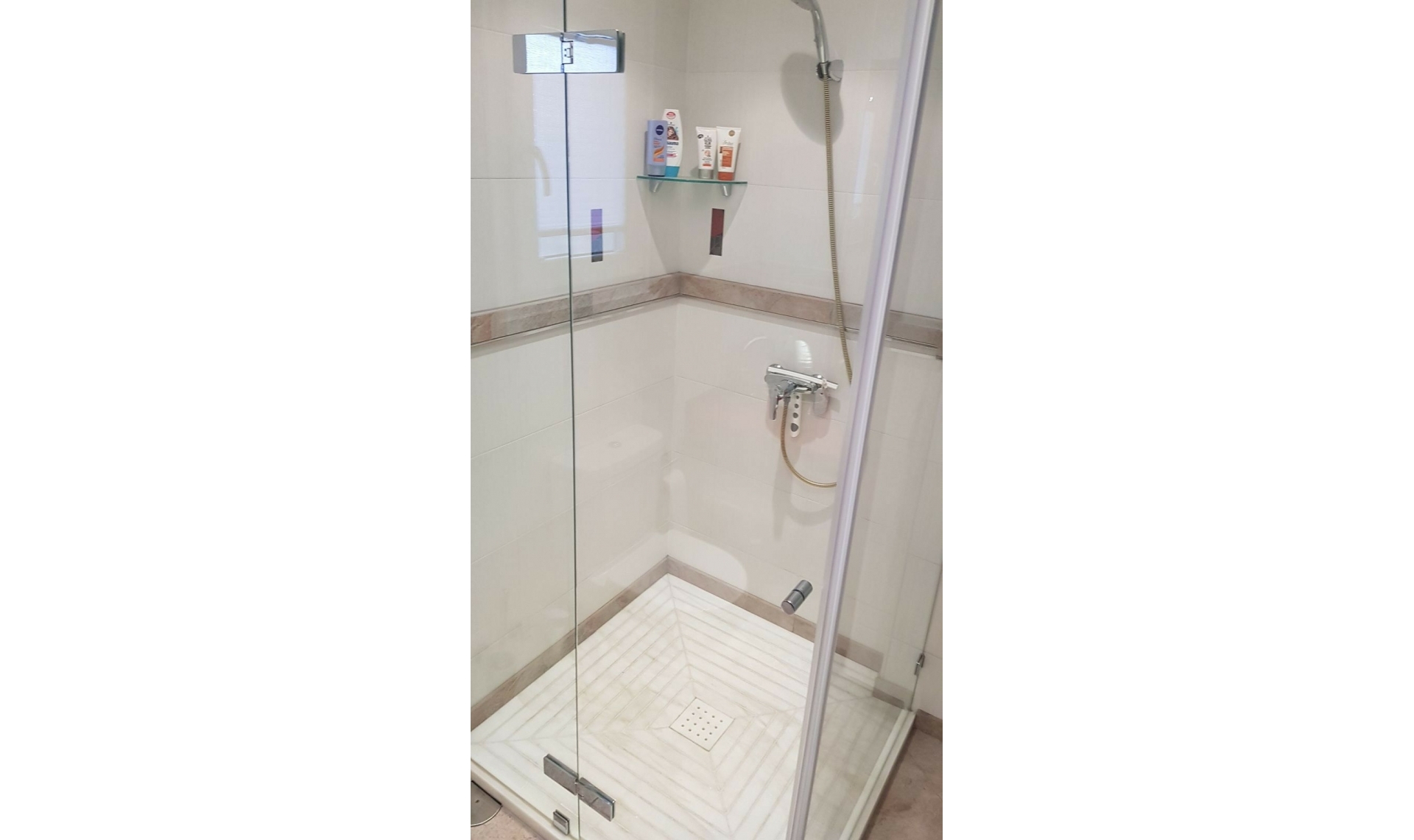 Resale - House -
Monda