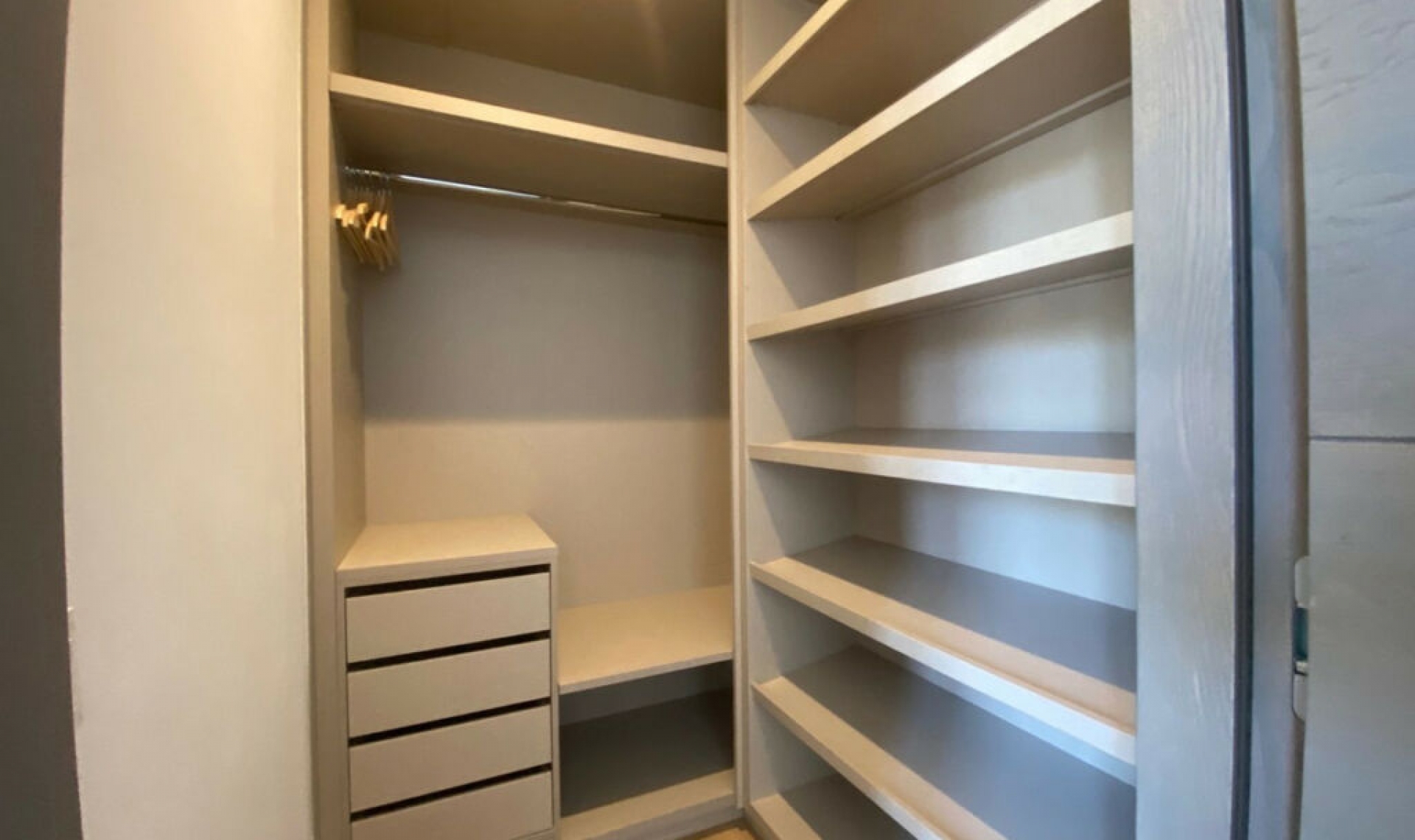 Resale - House -
Monte Halcones