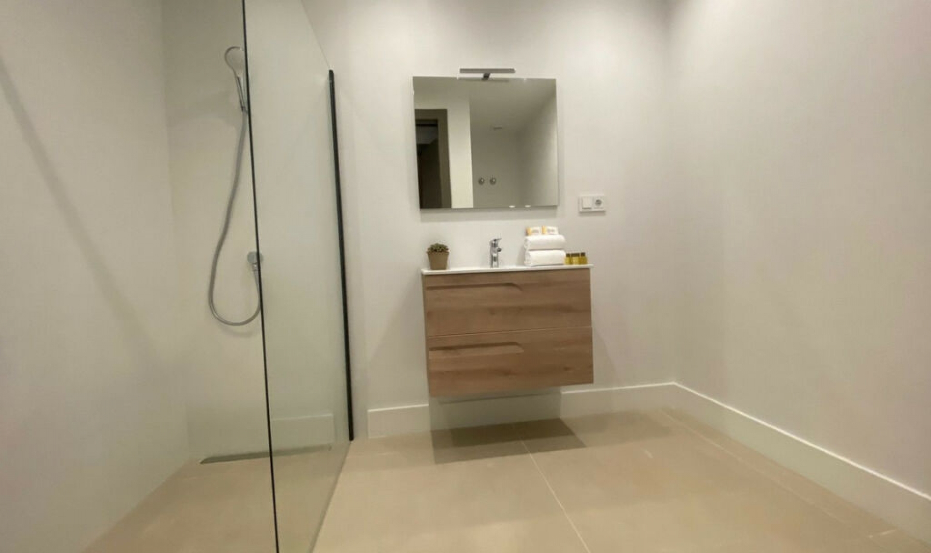 Resale - House -
Monte Halcones