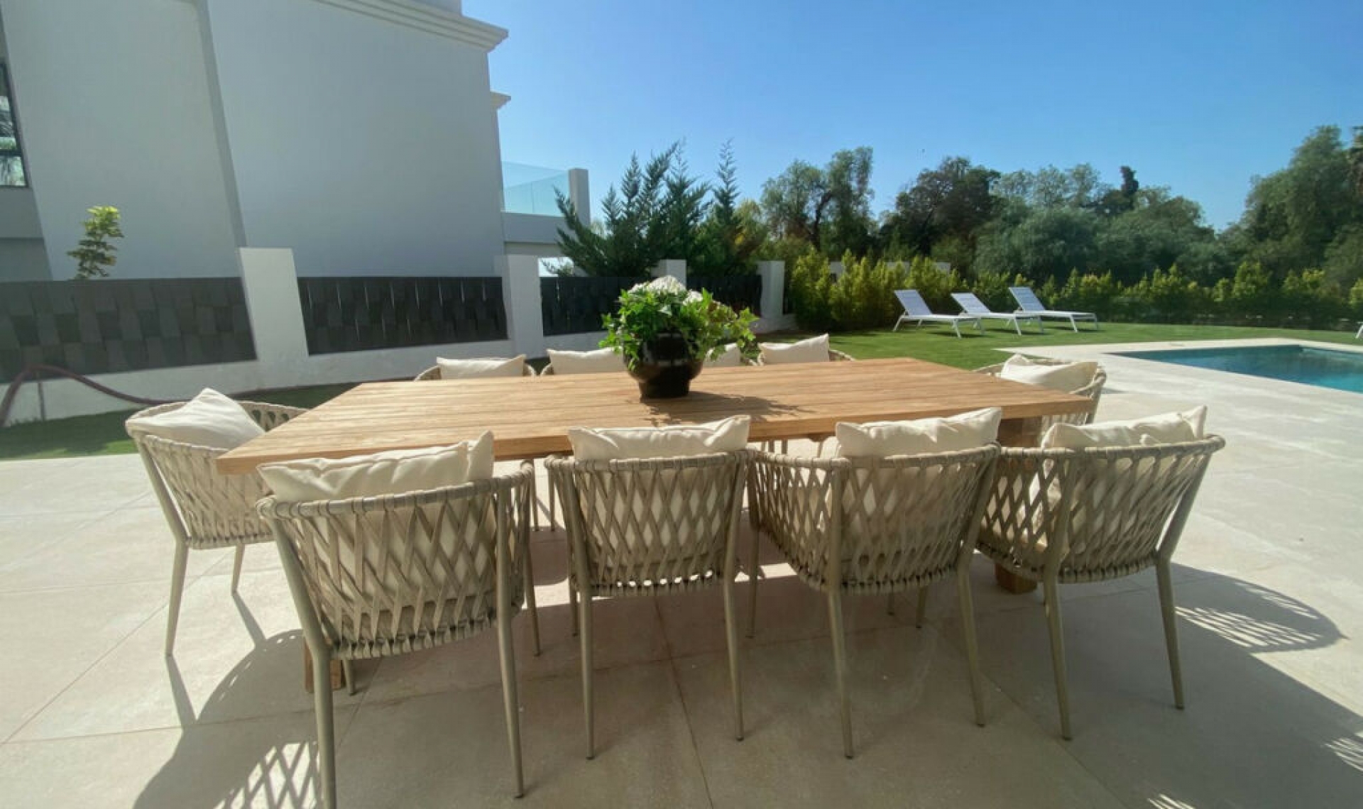 Resale - House -
Monte Halcones