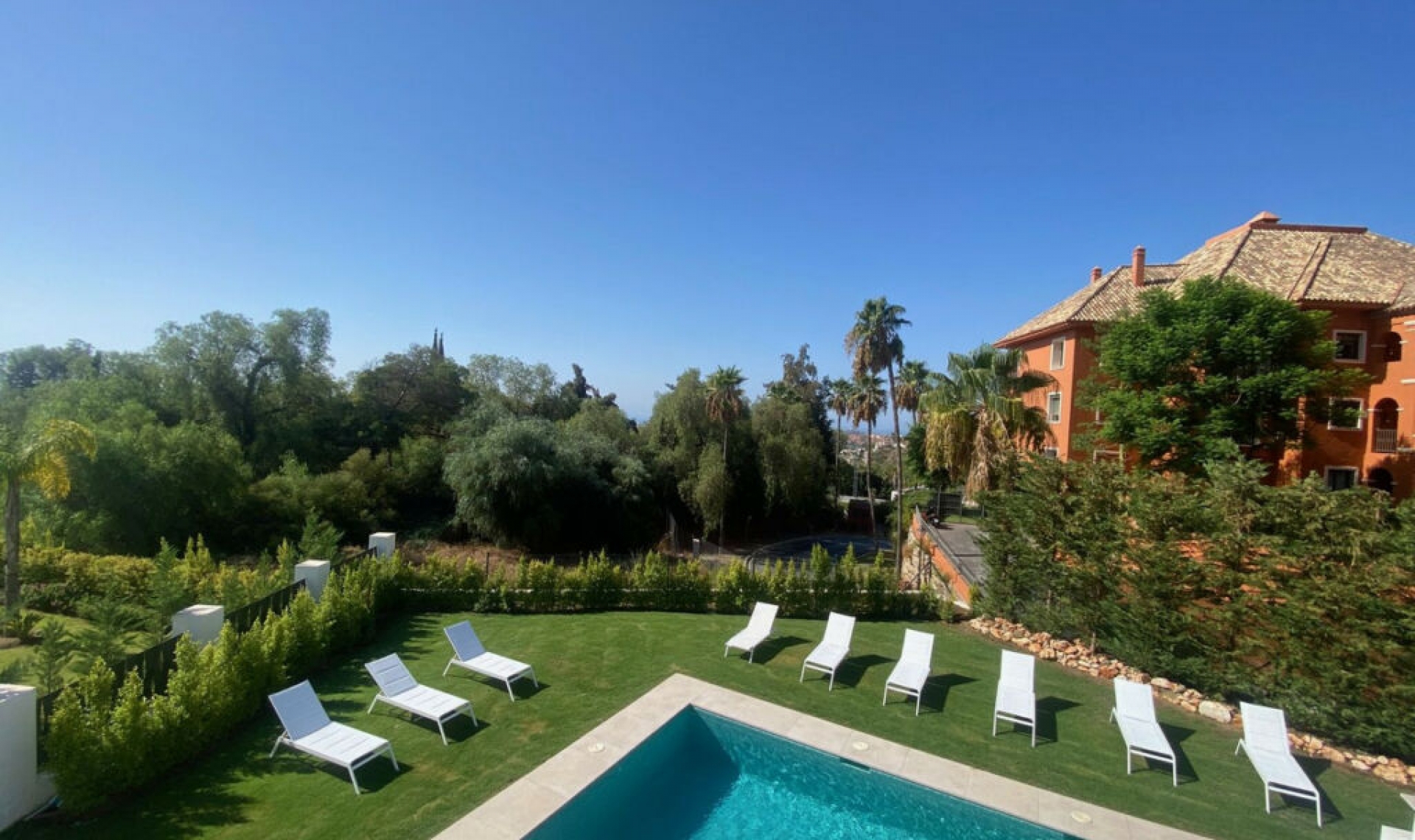 Resale - House -
Monte Halcones