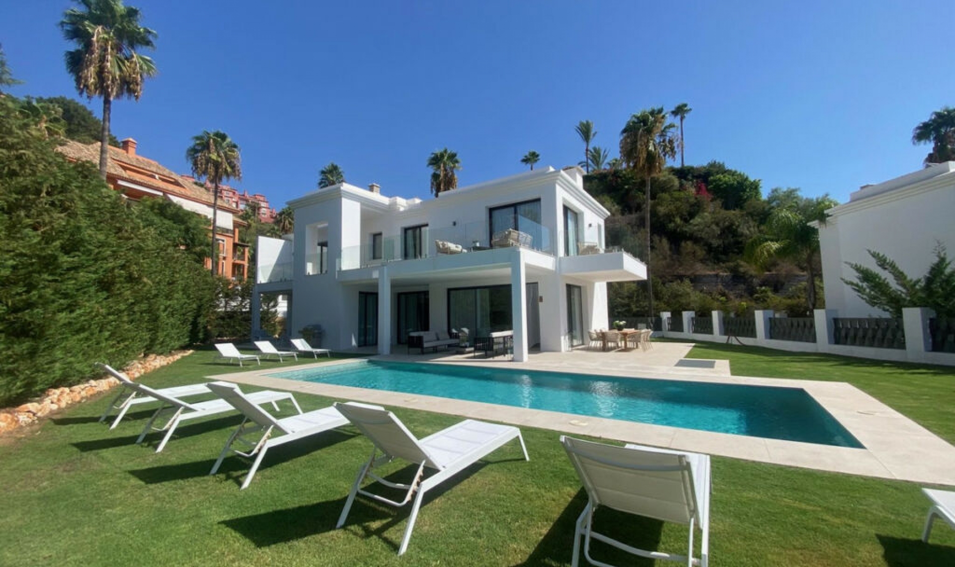 Resale - House -
Monte Halcones