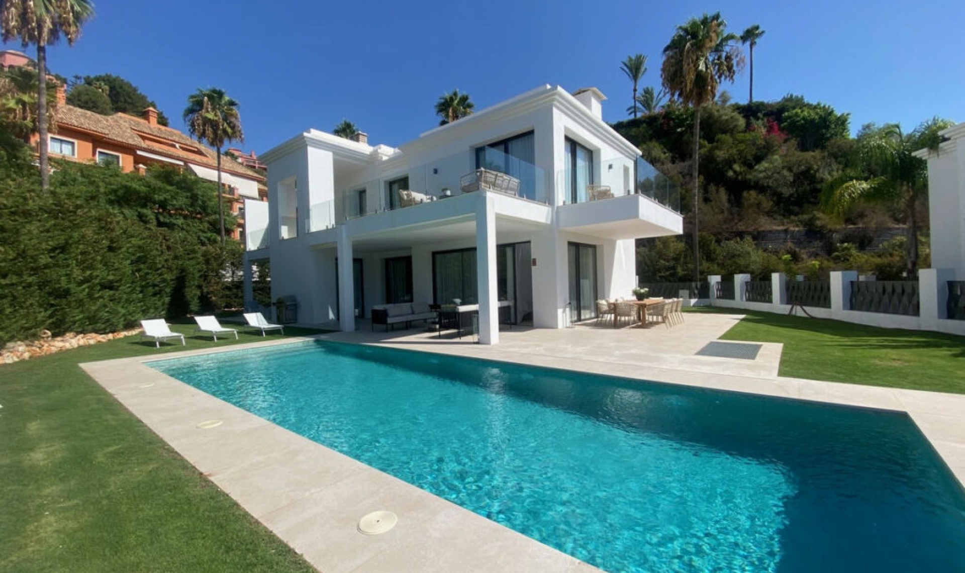 Resale - House -
Monte Halcones