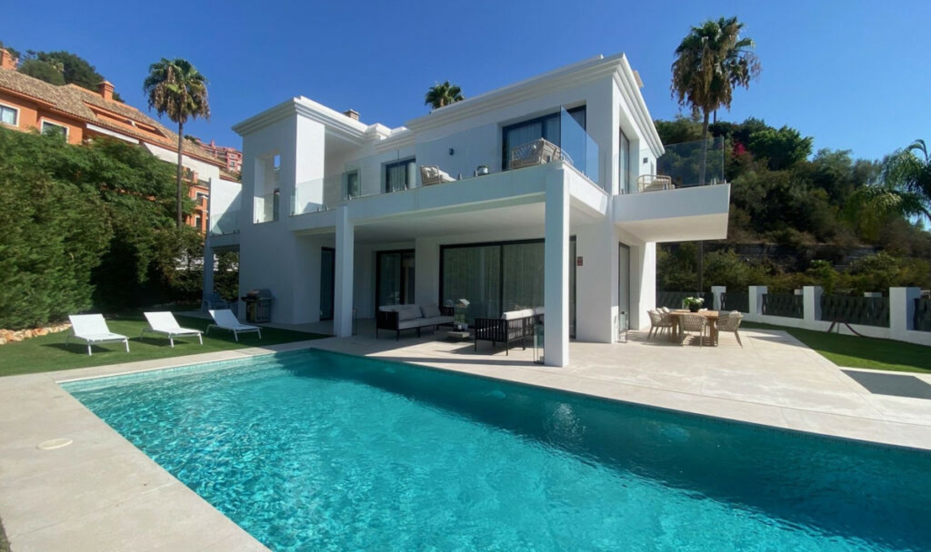 Resale - House -
Monte Halcones