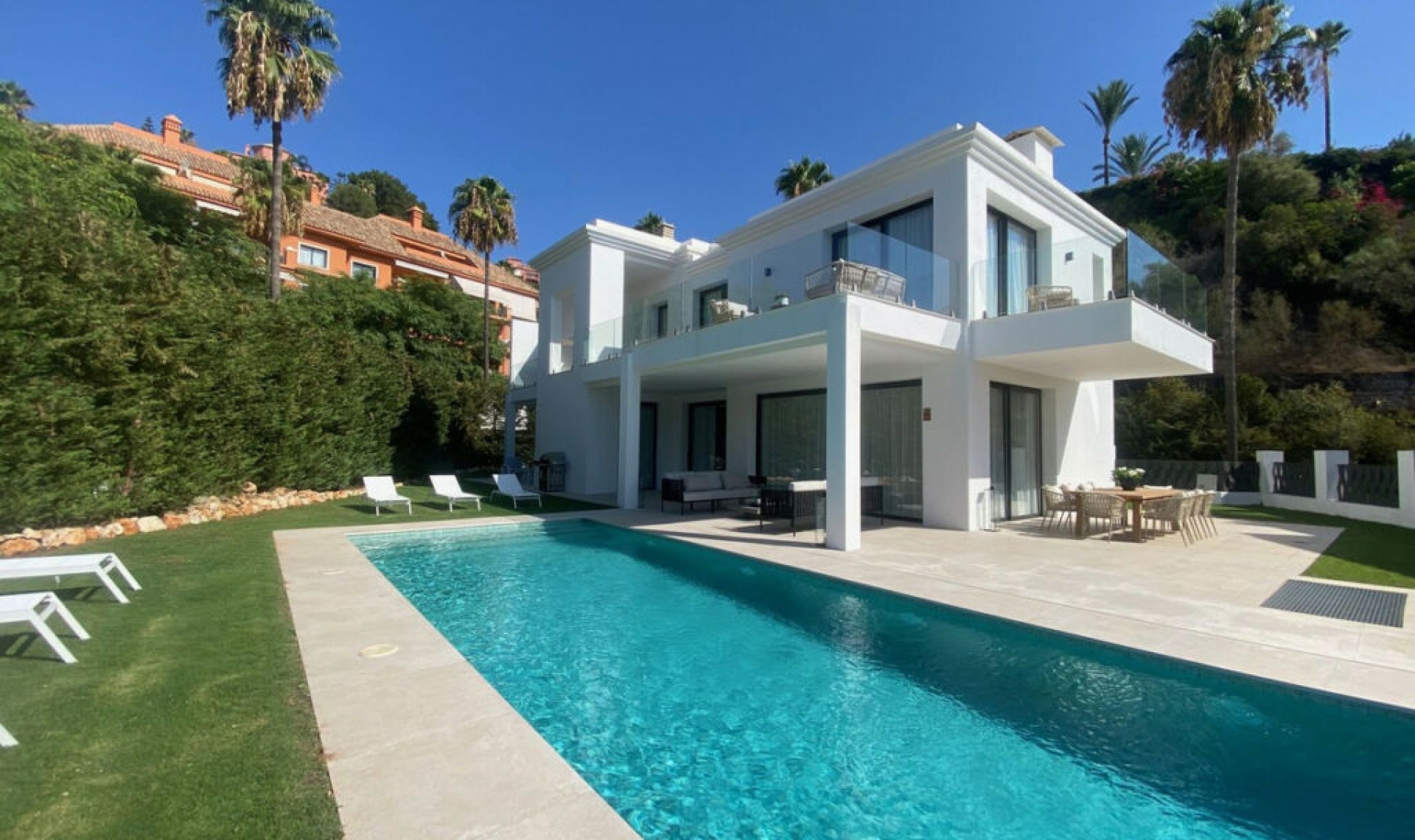 Resale - House -
Monte Halcones