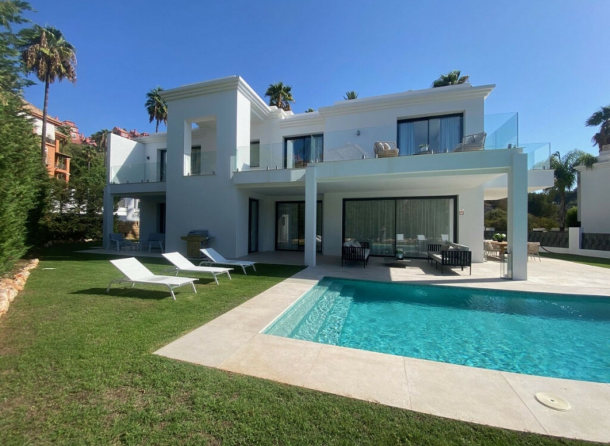 Resale - House -
Monte Halcones