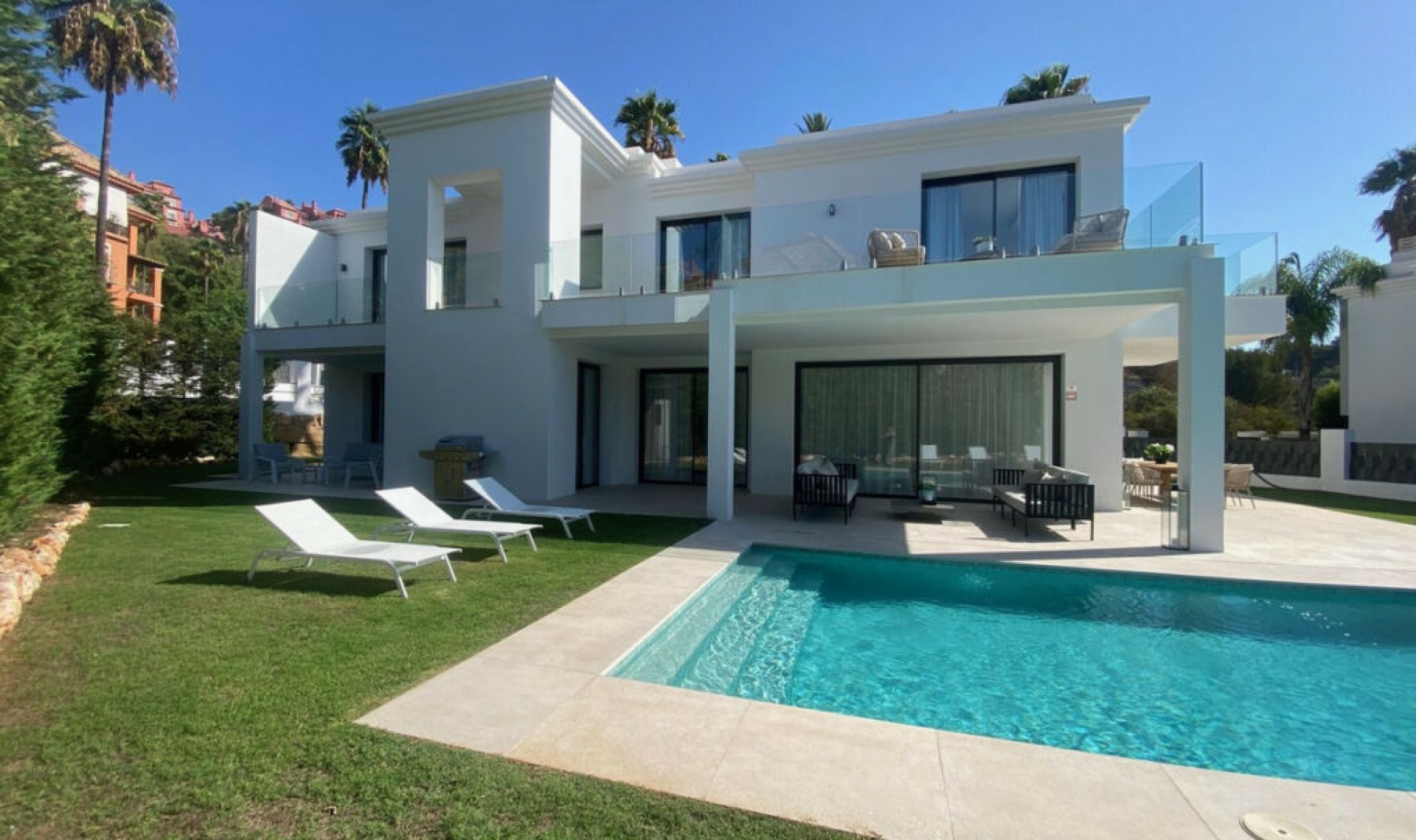 Resale - House -
Monte Halcones