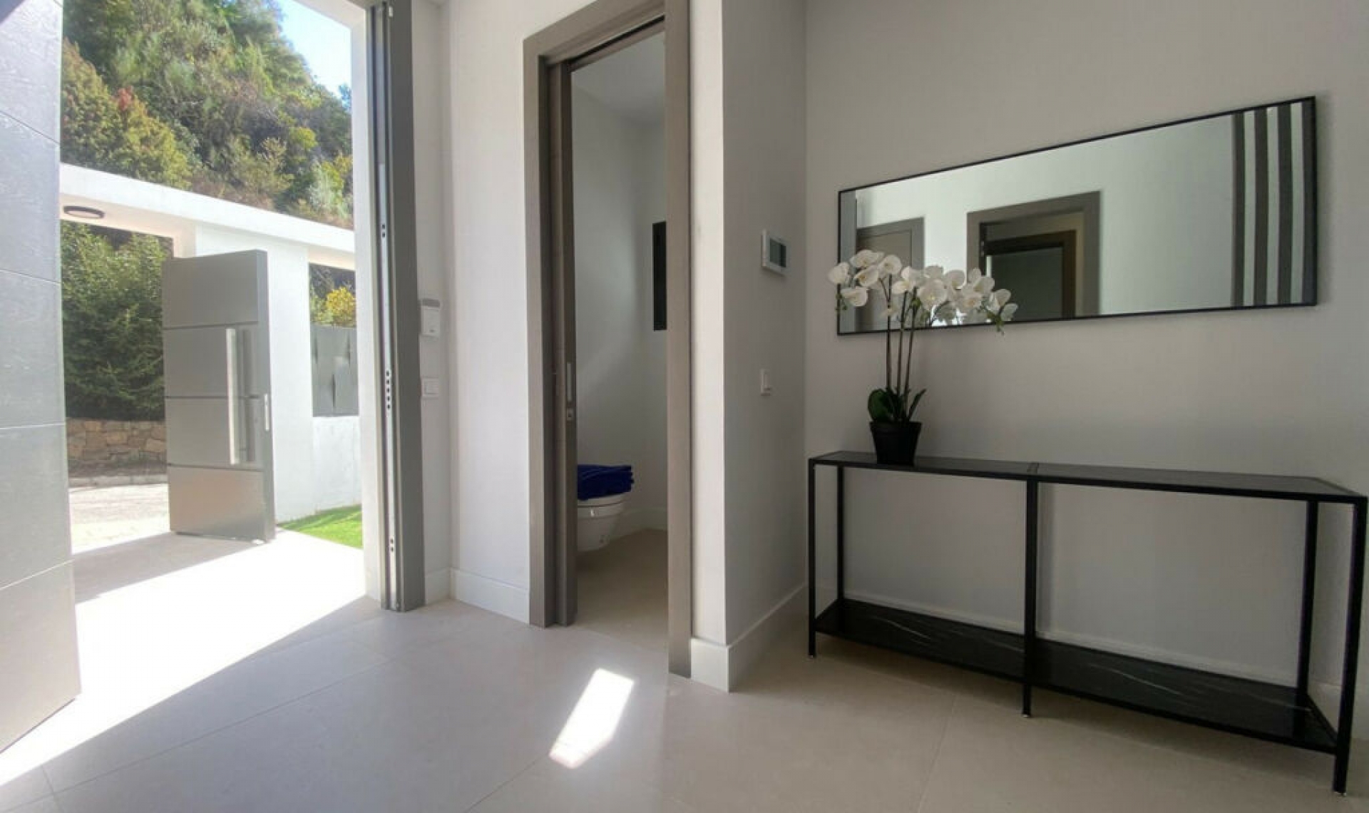 Resale - House -
Monte Halcones