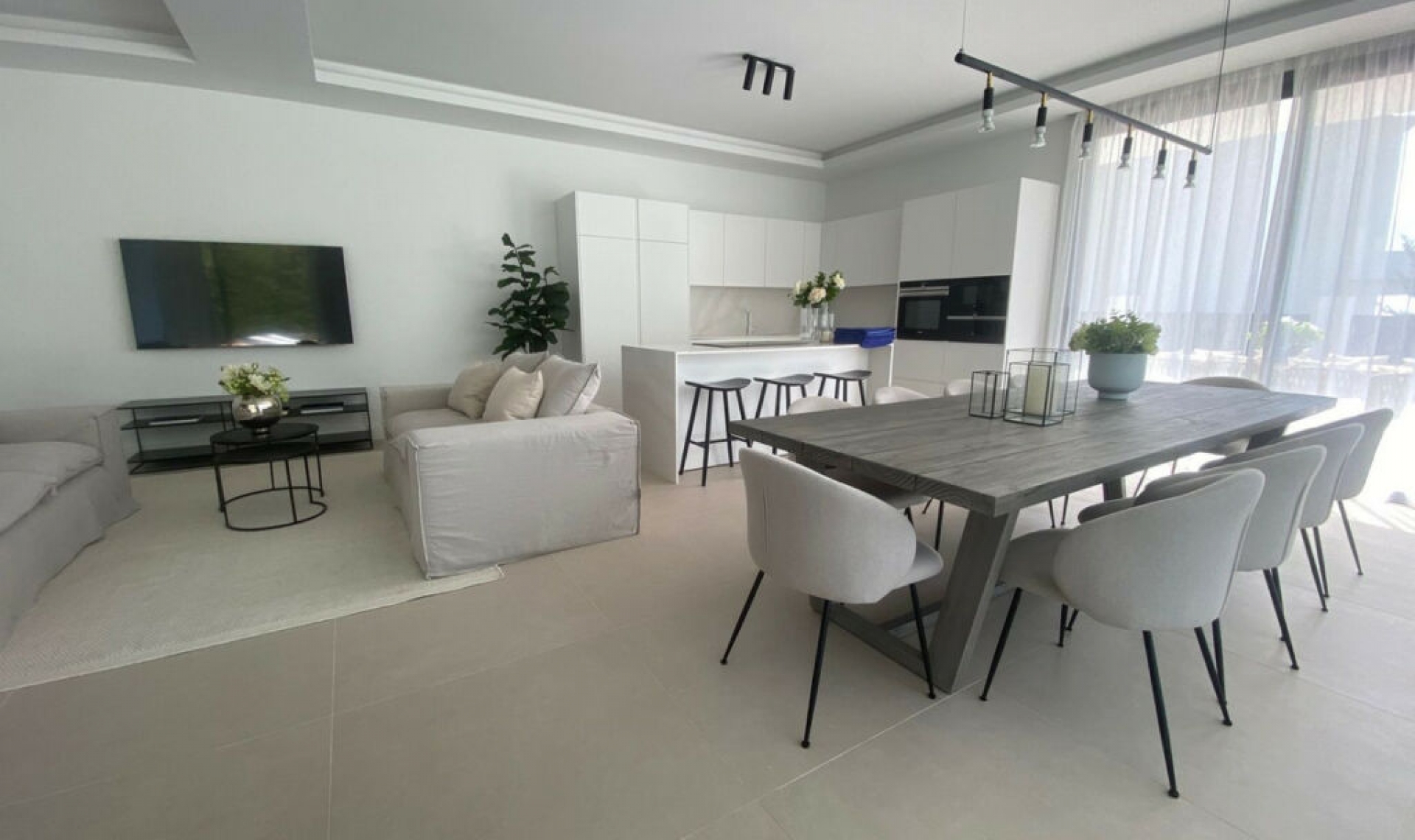 Resale - House -
Monte Halcones