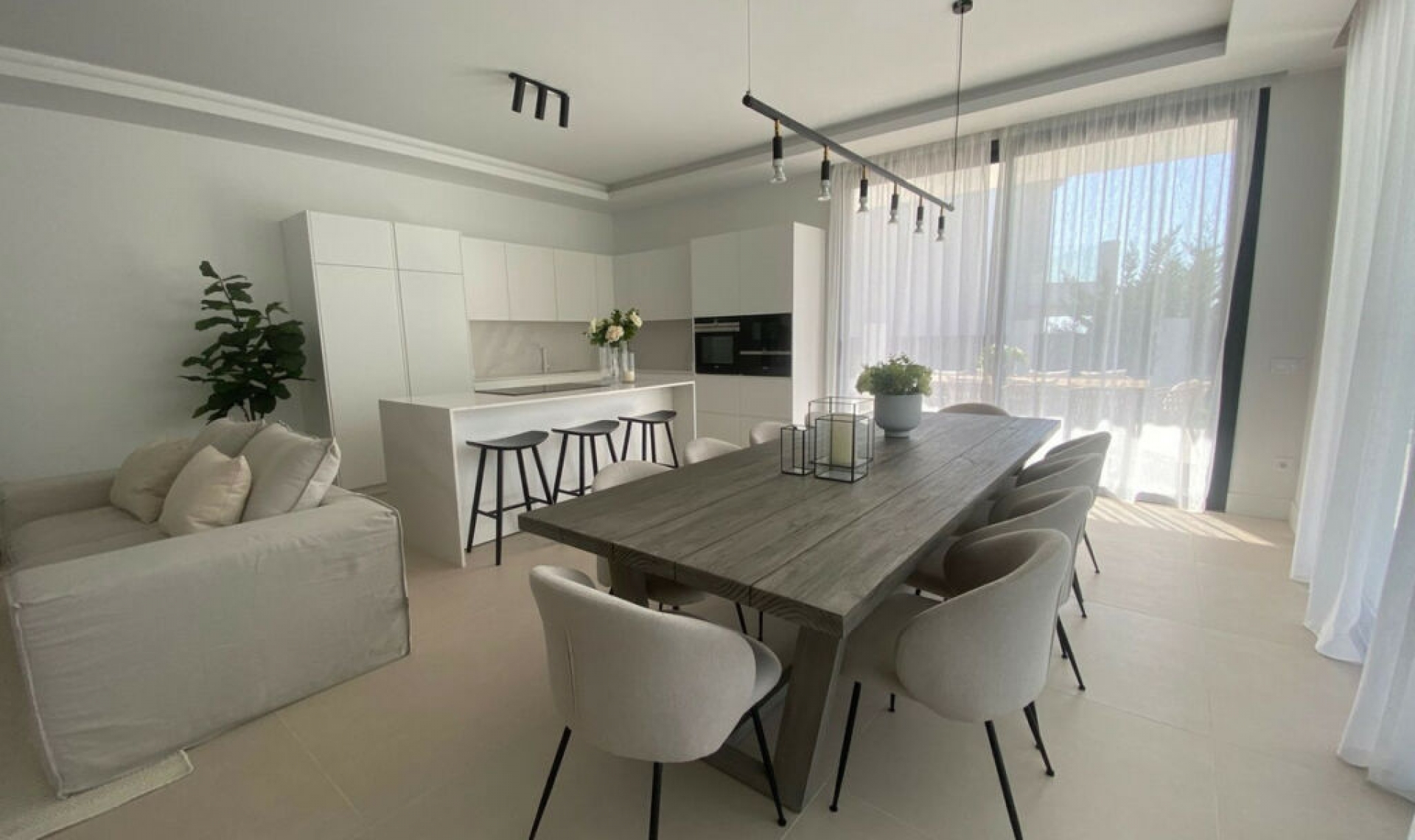 Resale - House -
Monte Halcones