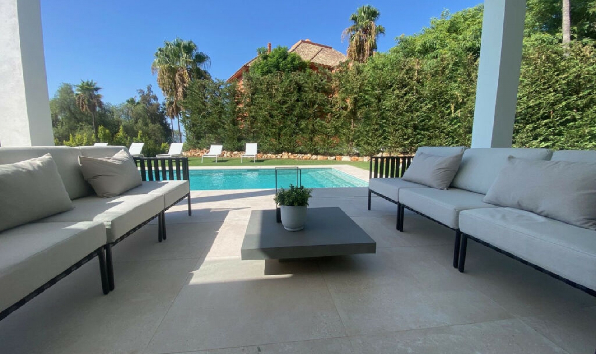 Resale - House -
Monte Halcones