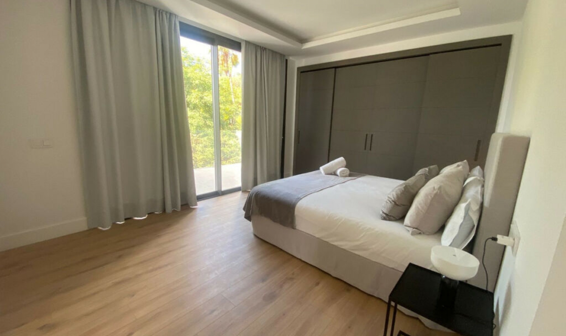 Resale - House -
Monte Halcones