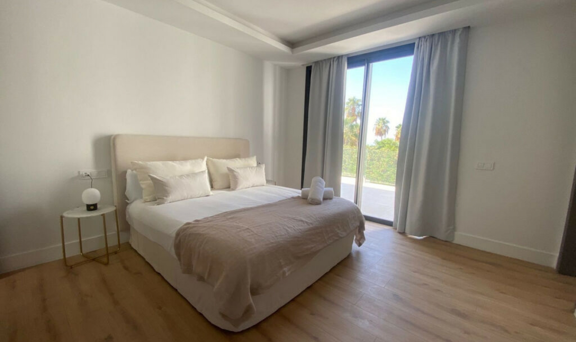 Resale - House -
Monte Halcones