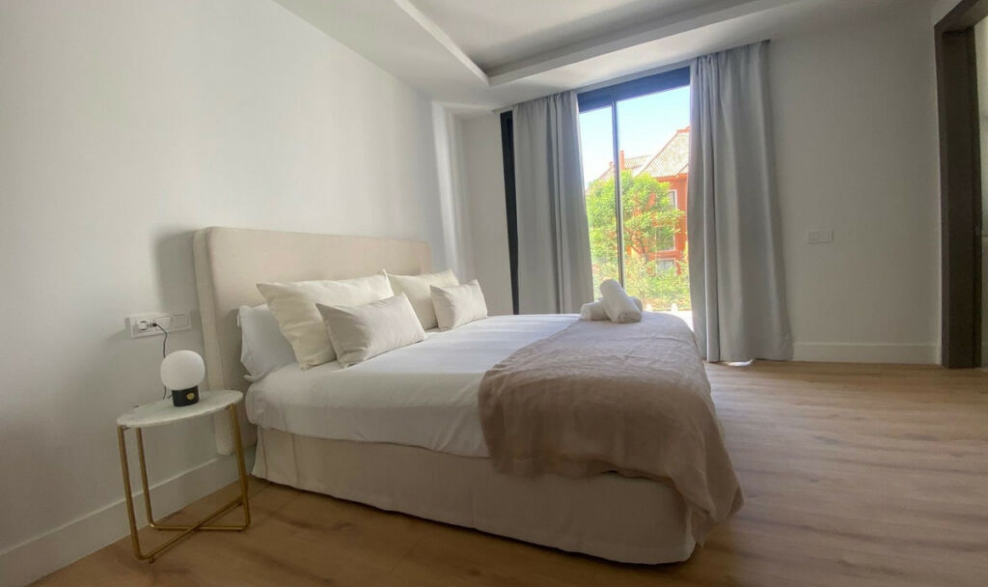 Resale - House -
Monte Halcones