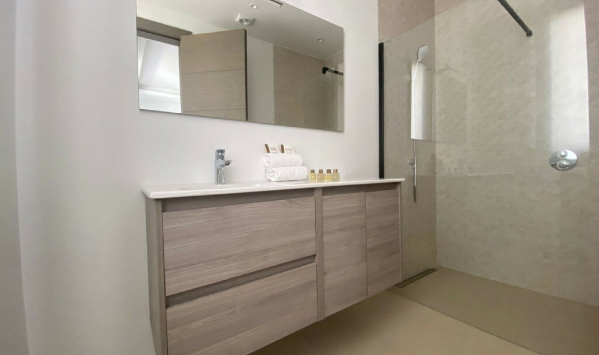 Resale - House -
Monte Halcones