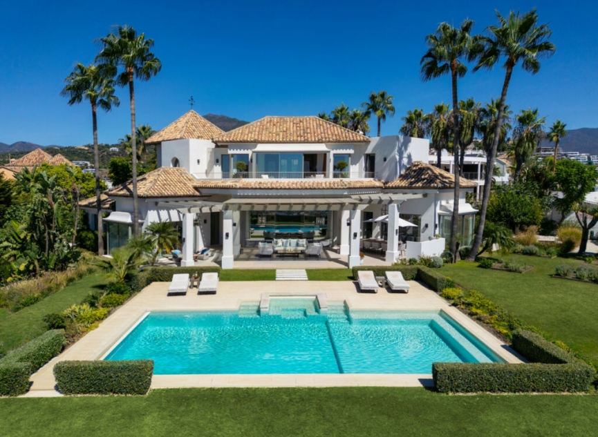 Resale - House -
Monte Halcones