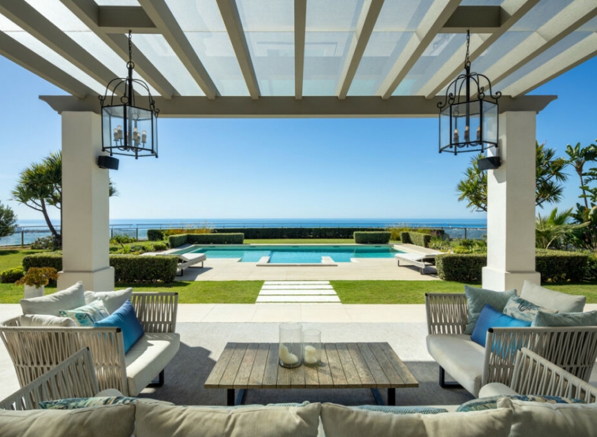 Resale - House -
Monte Halcones