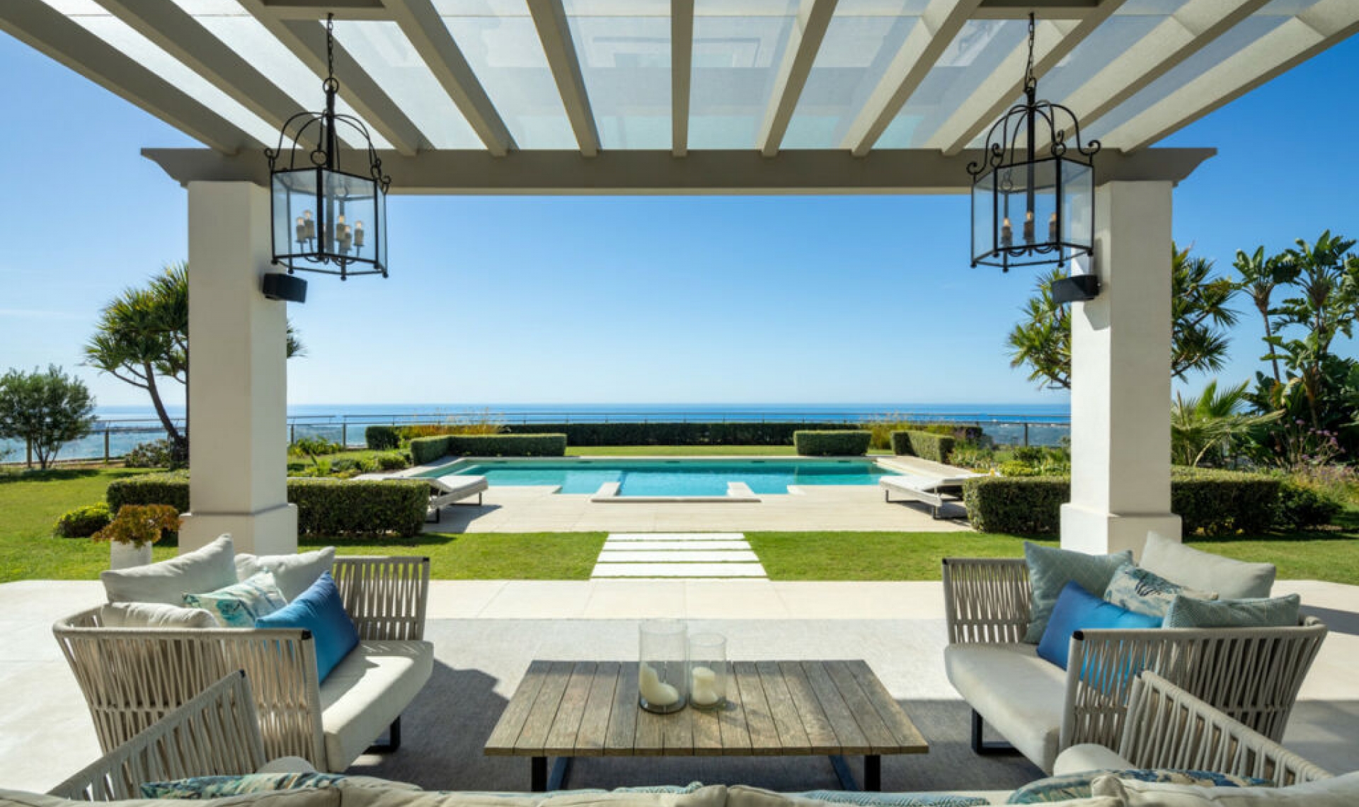 Resale - House -
Monte Halcones