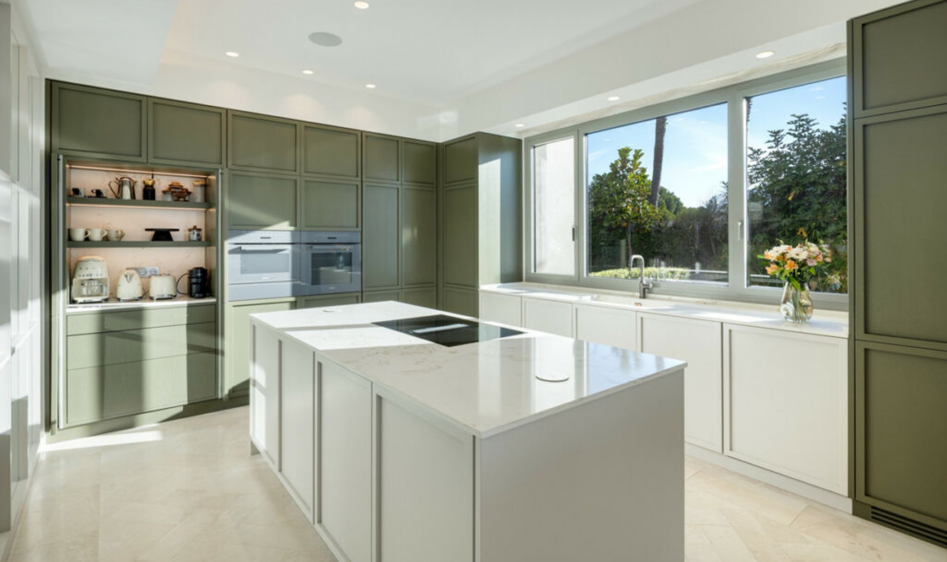 Resale - House -
Monte Halcones