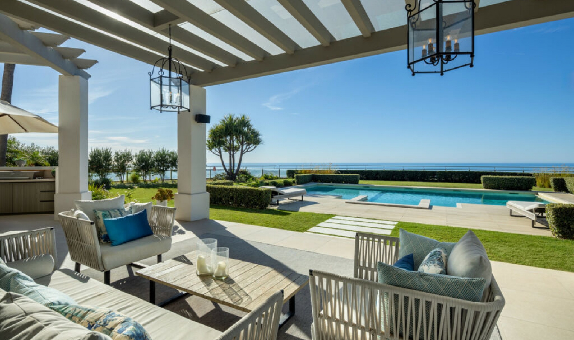 Resale - House -
Monte Halcones