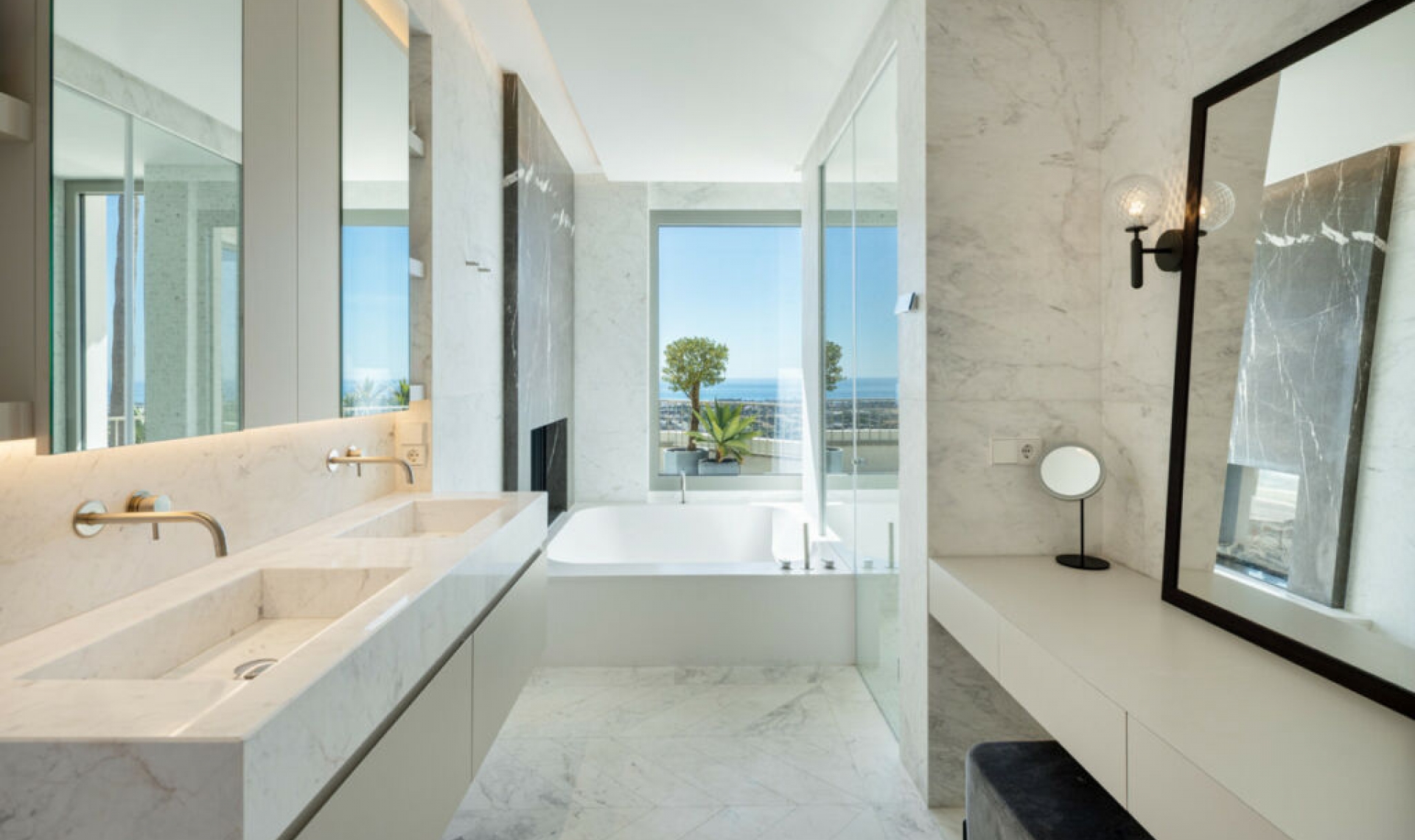 Resale - House -
Monte Halcones