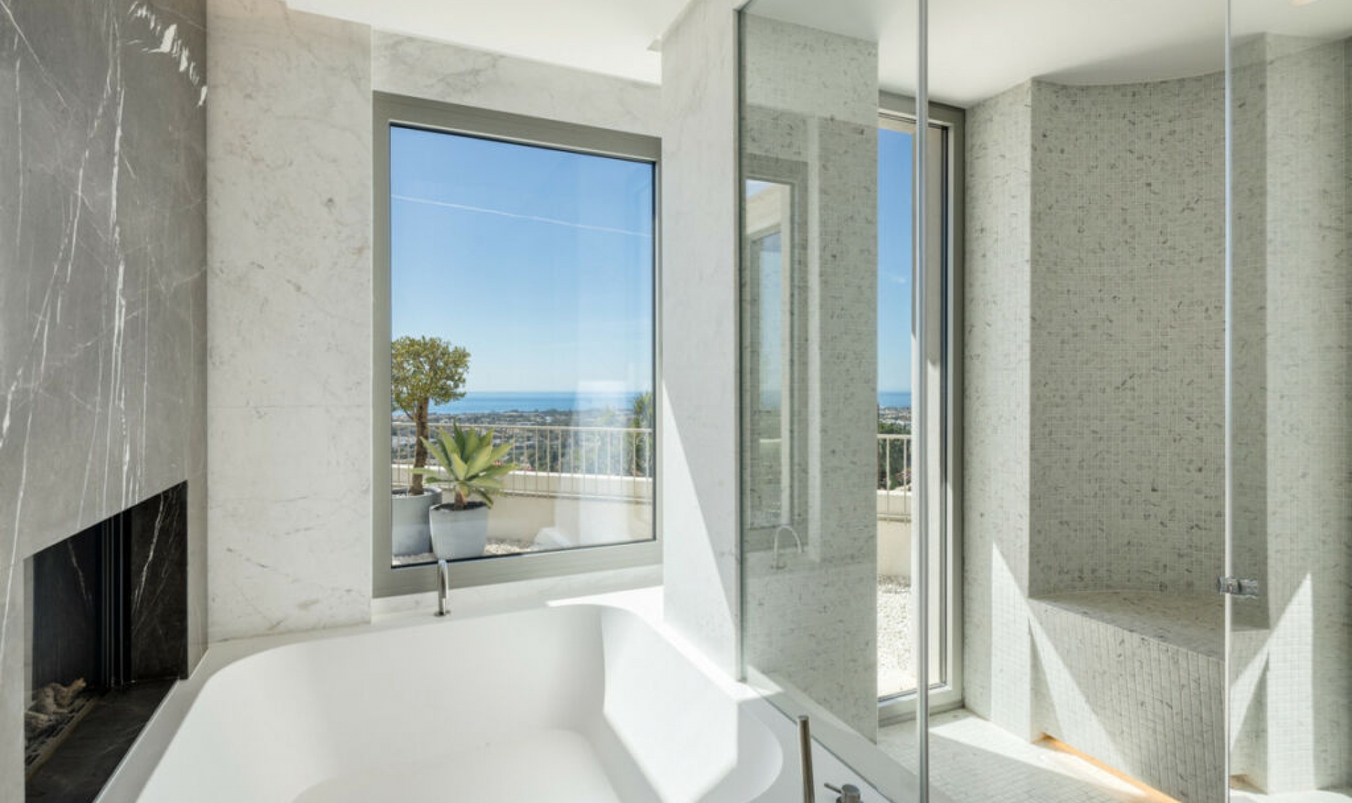 Resale - House -
Monte Halcones