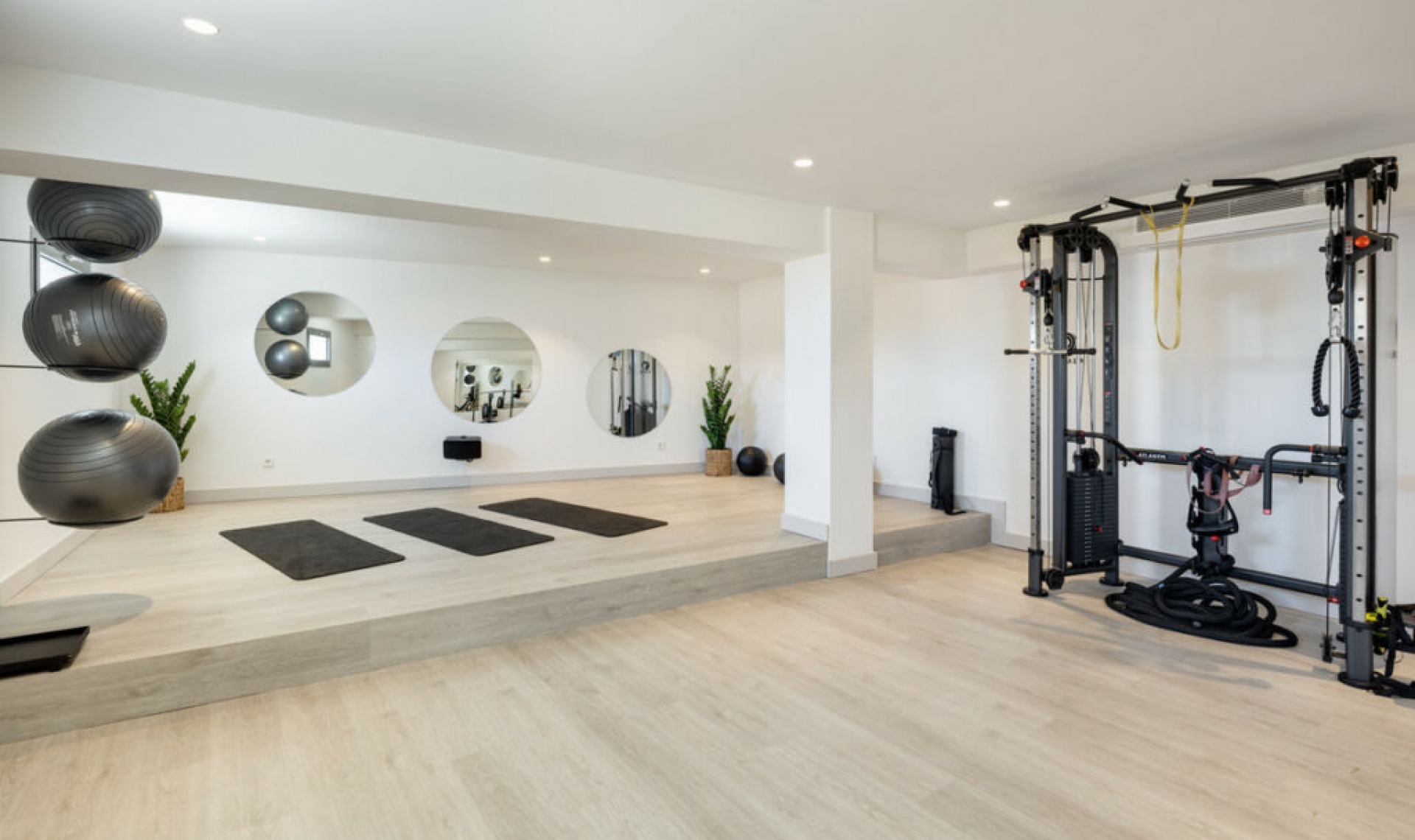 Resale - House -
Monte Halcones