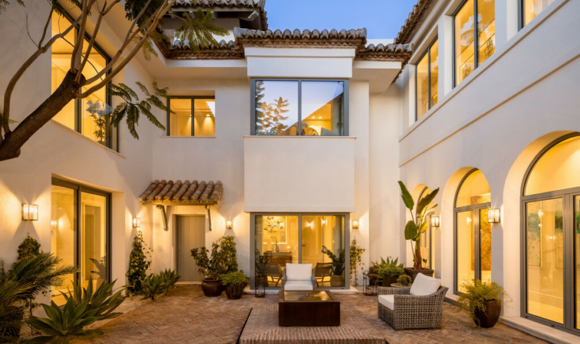 Resale - House -
Monte Halcones