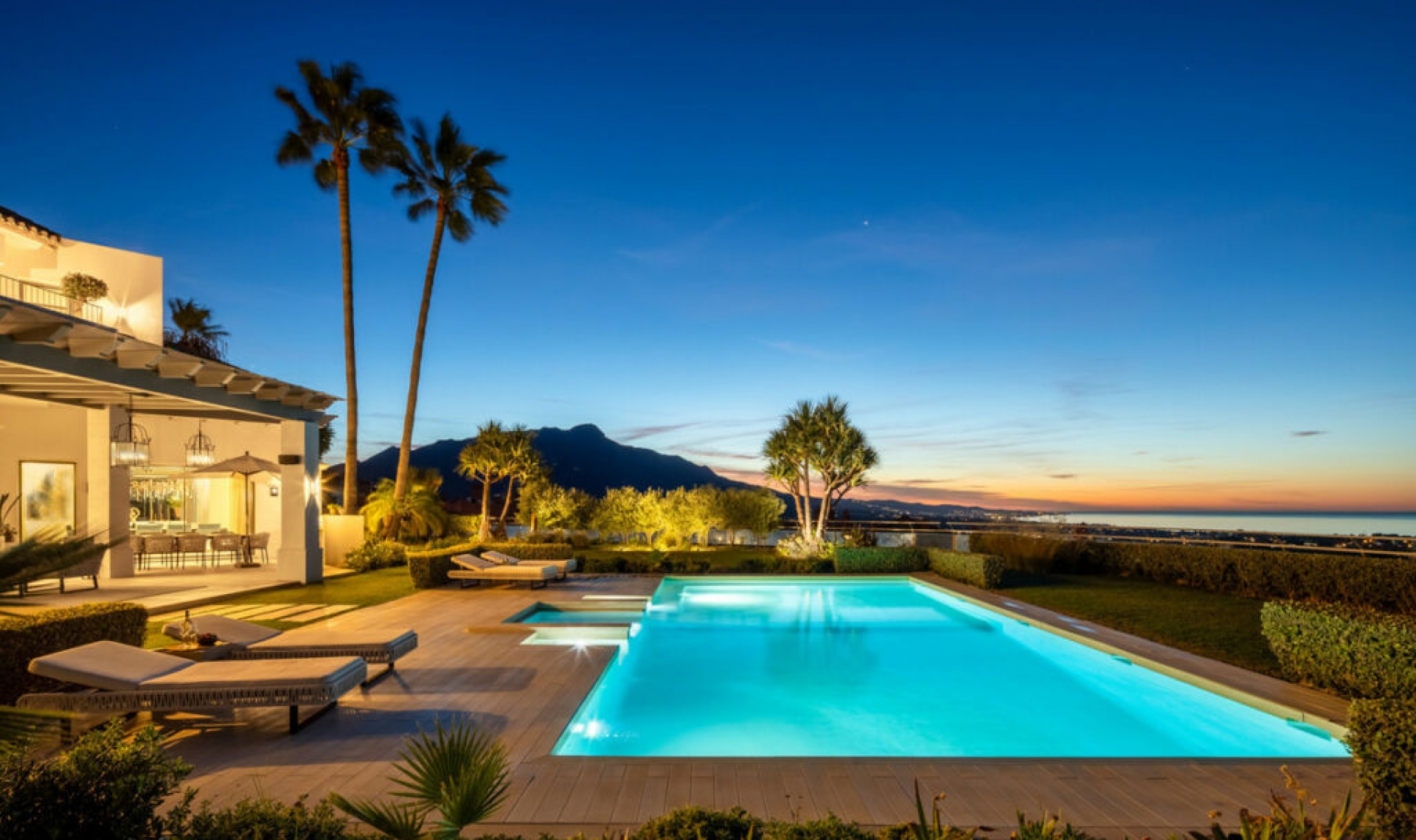 Resale - House -
Monte Halcones