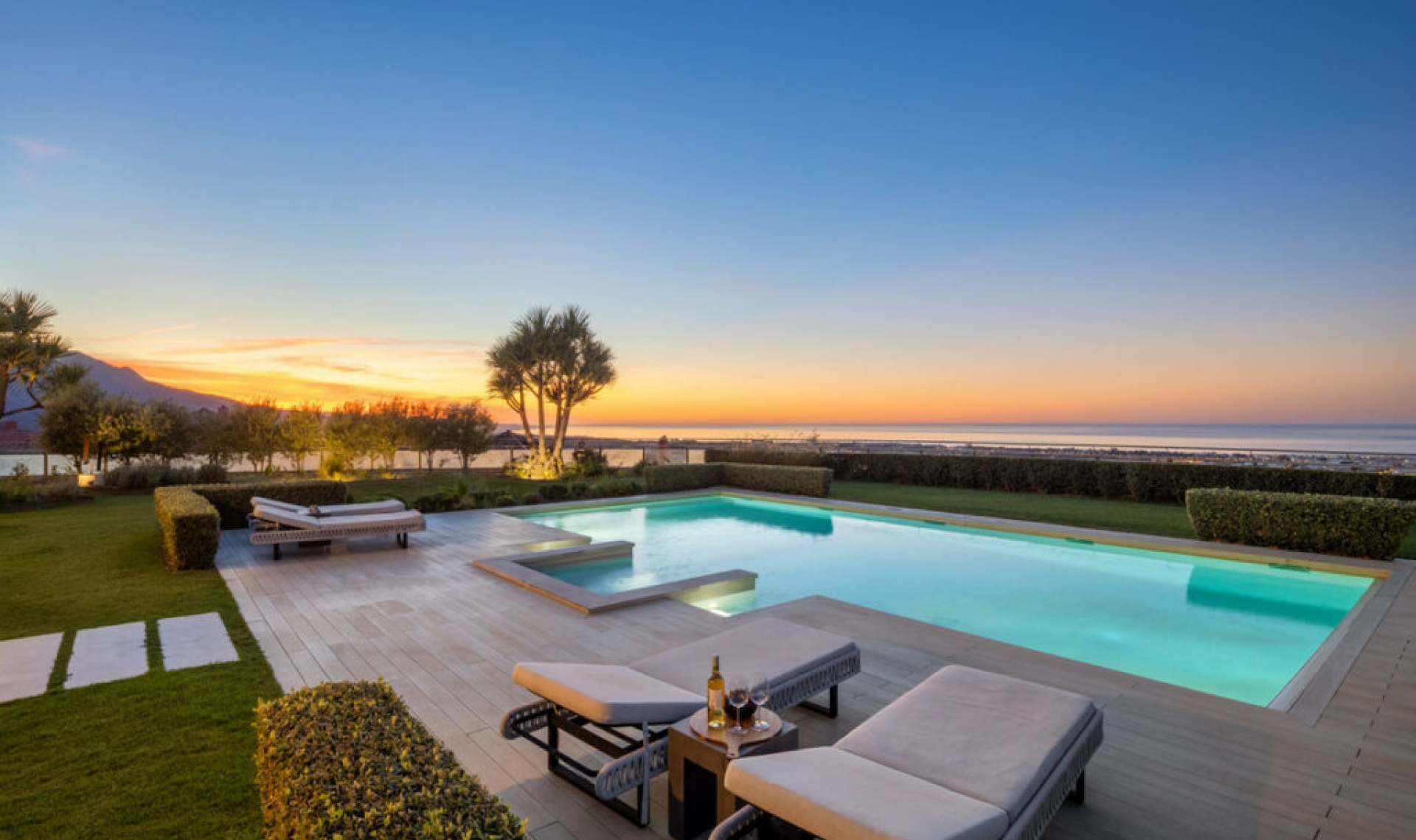 Resale - House -
Monte Halcones