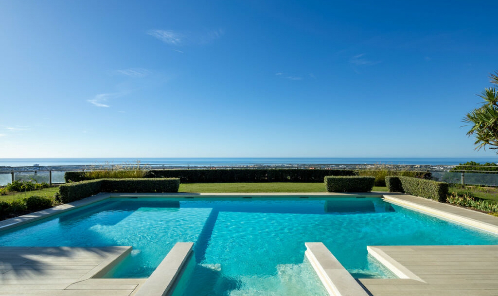 Resale - House -
Monte Halcones