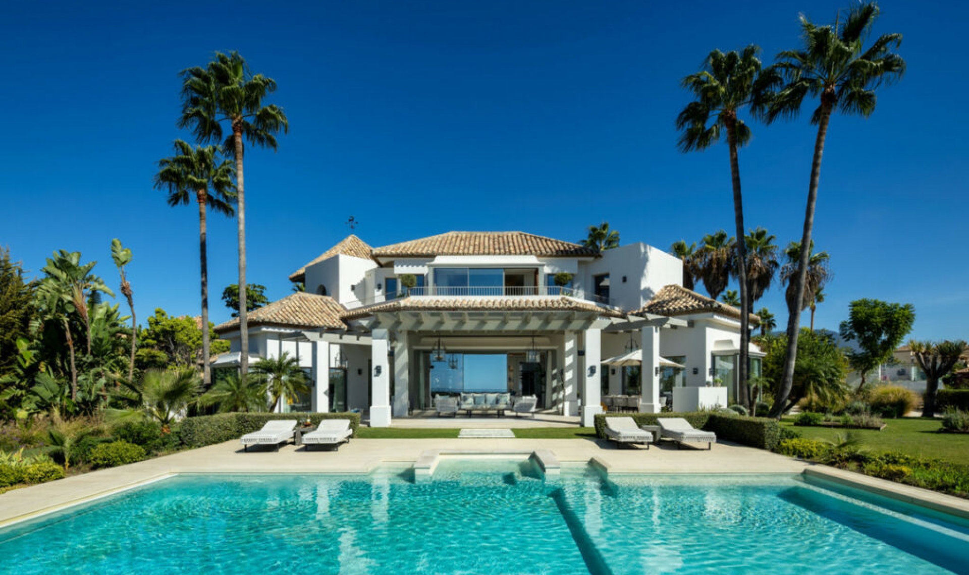 Resale - House -
Monte Halcones