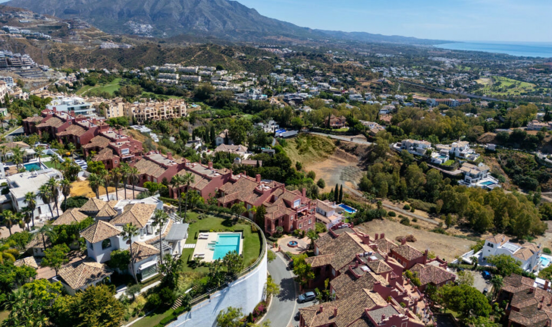 Resale - House -
Monte Halcones