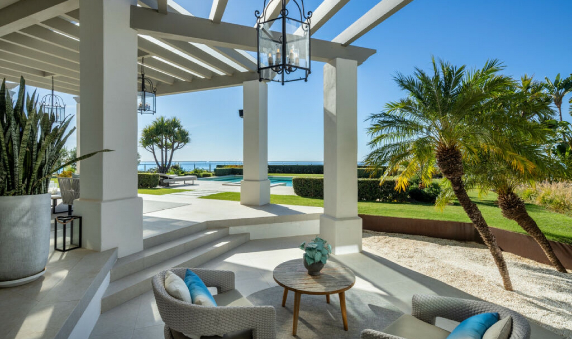 Resale - House -
Monte Halcones