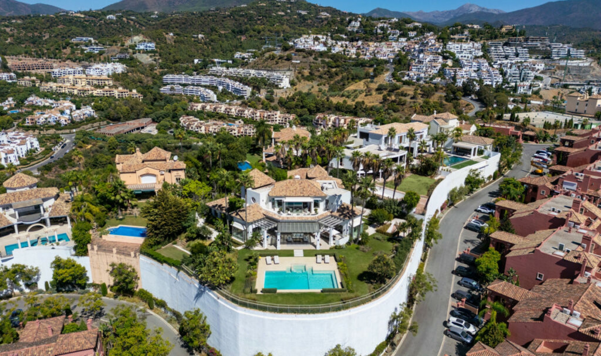 Resale - House -
Monte Halcones