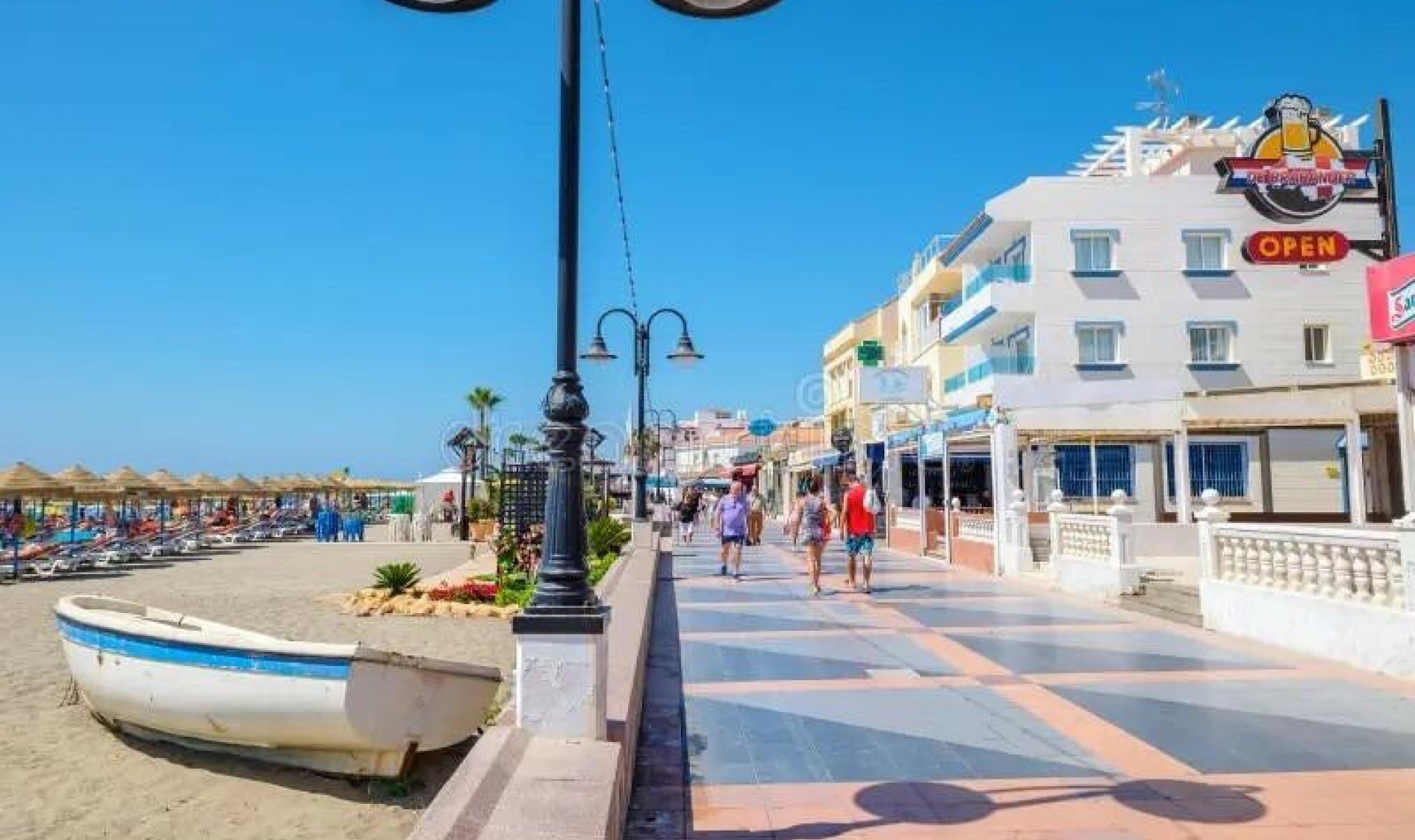 Resale - House -
Montemar