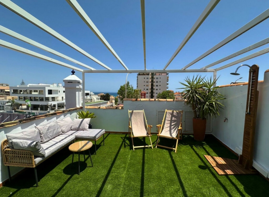 Resale - House -
Montemar