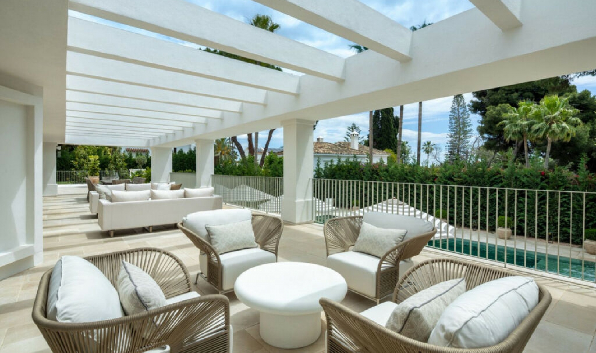 Resale - House -
Nagüeles