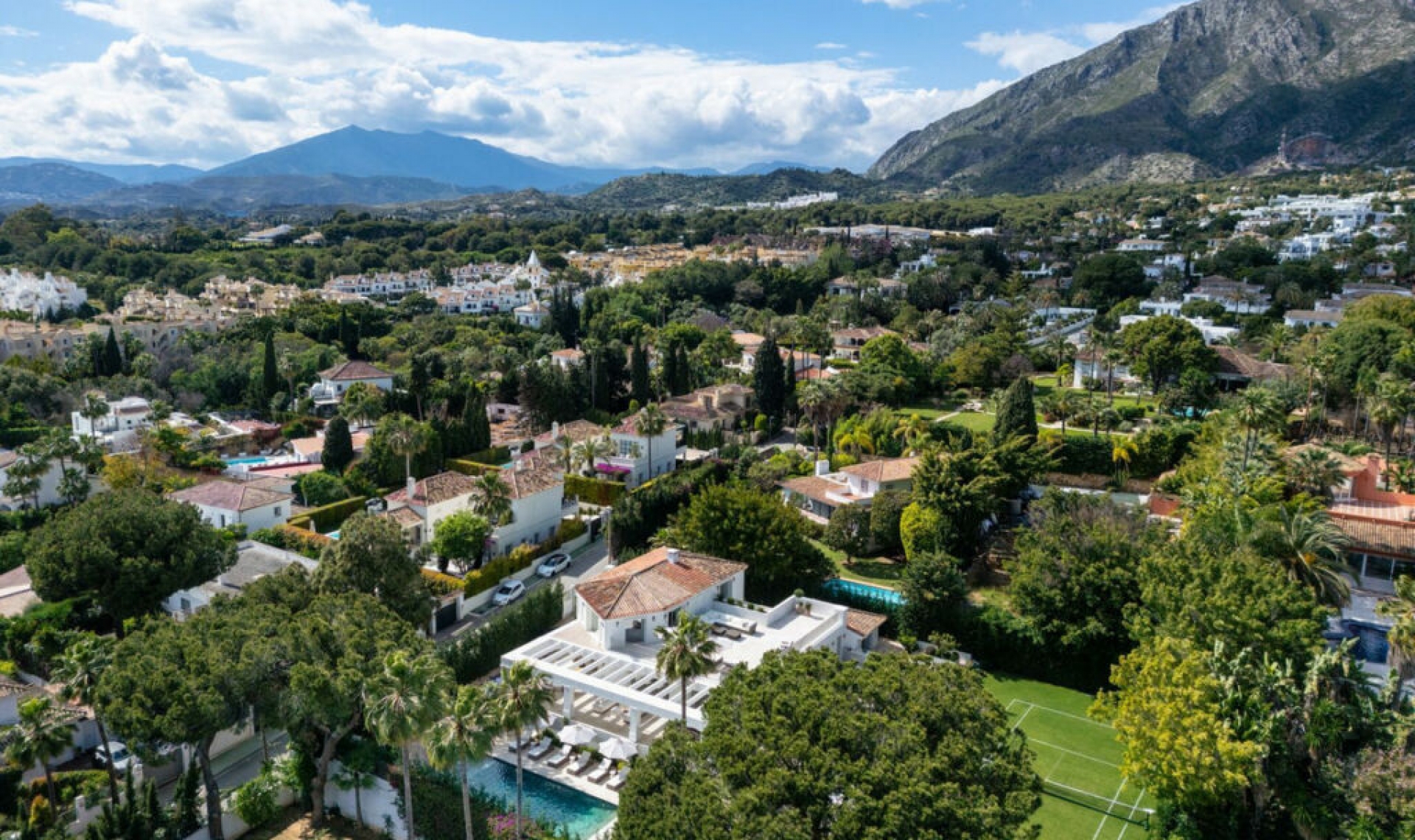 Resale - House -
Nagüeles