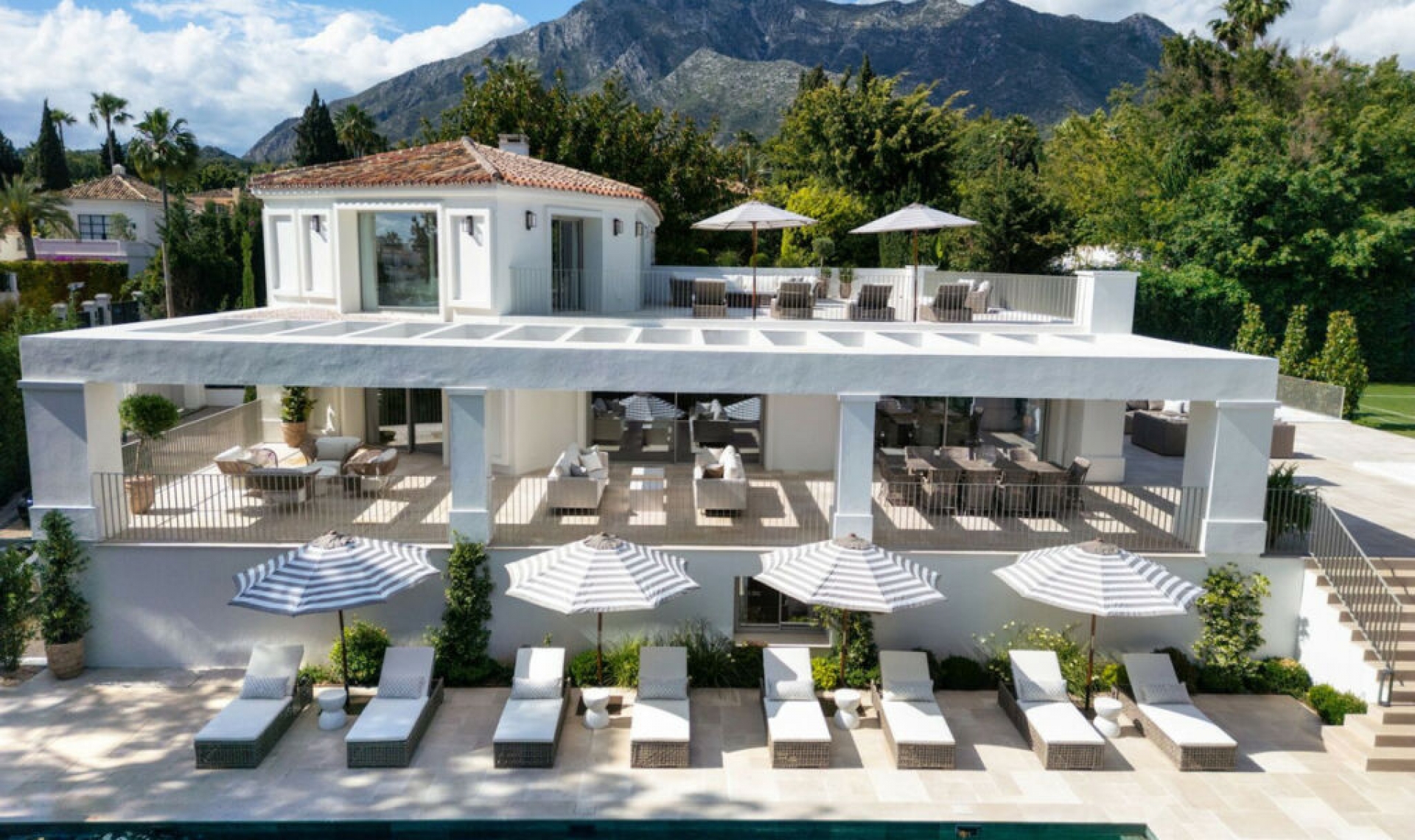 Resale - House -
Nagüeles