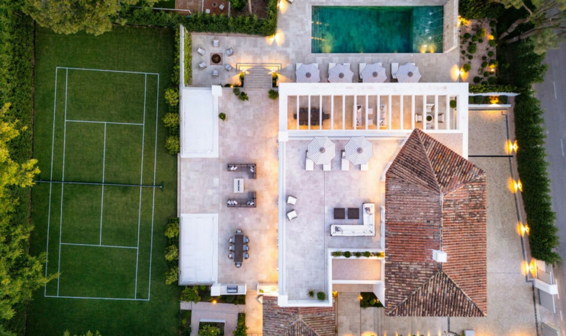 Resale - House -
Nagüeles