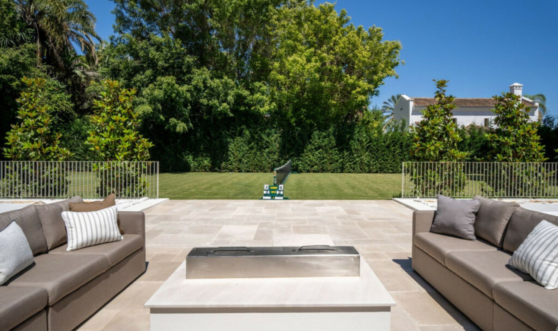 Resale - House -
Nagüeles