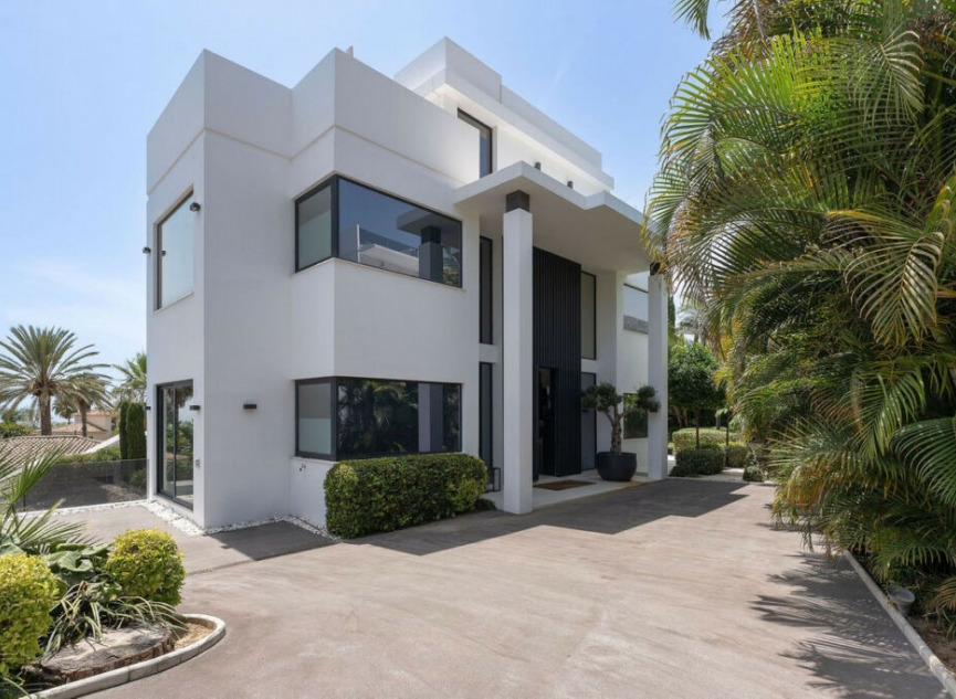 Resale - House -
Nagüeles