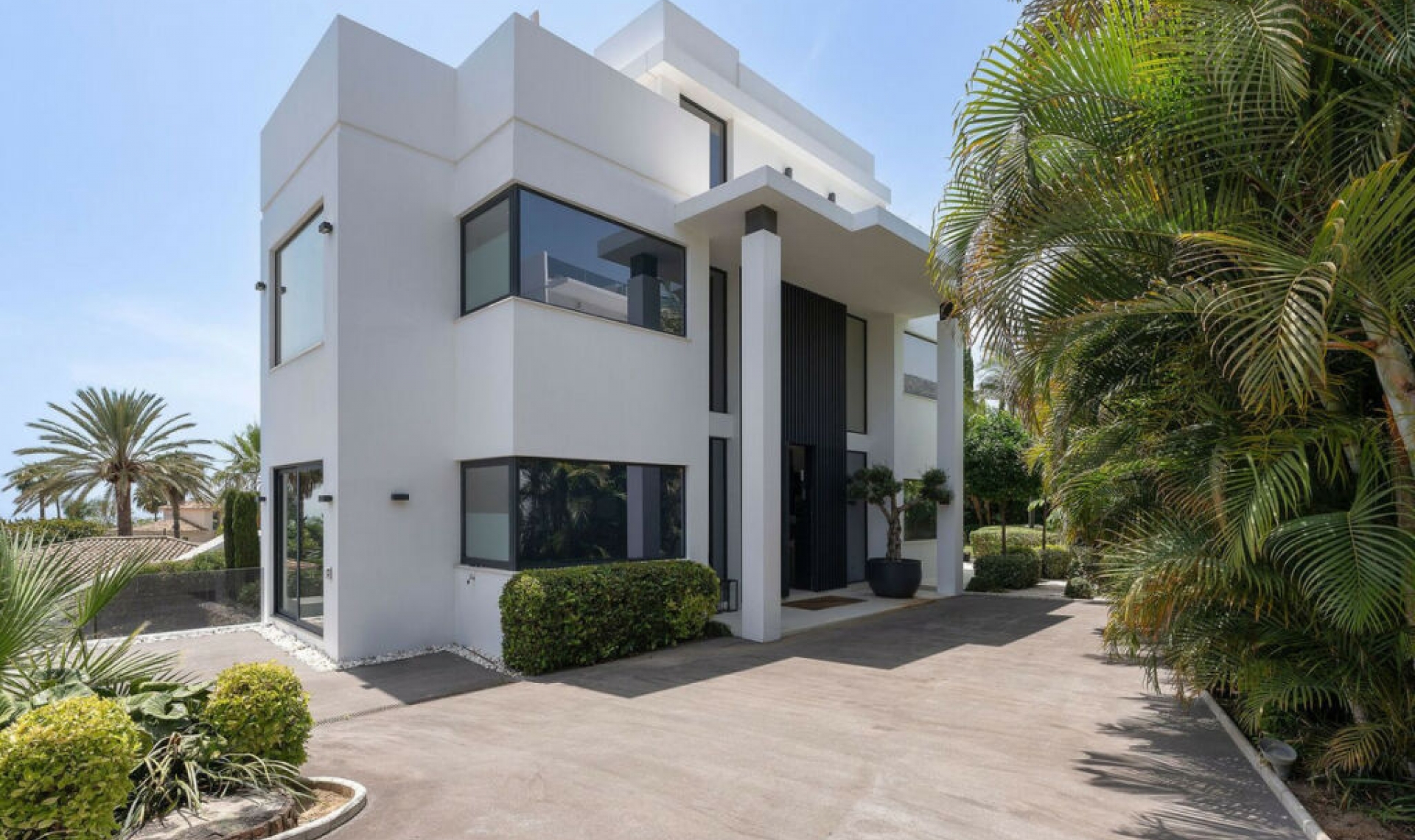 Resale - House -
Nagüeles