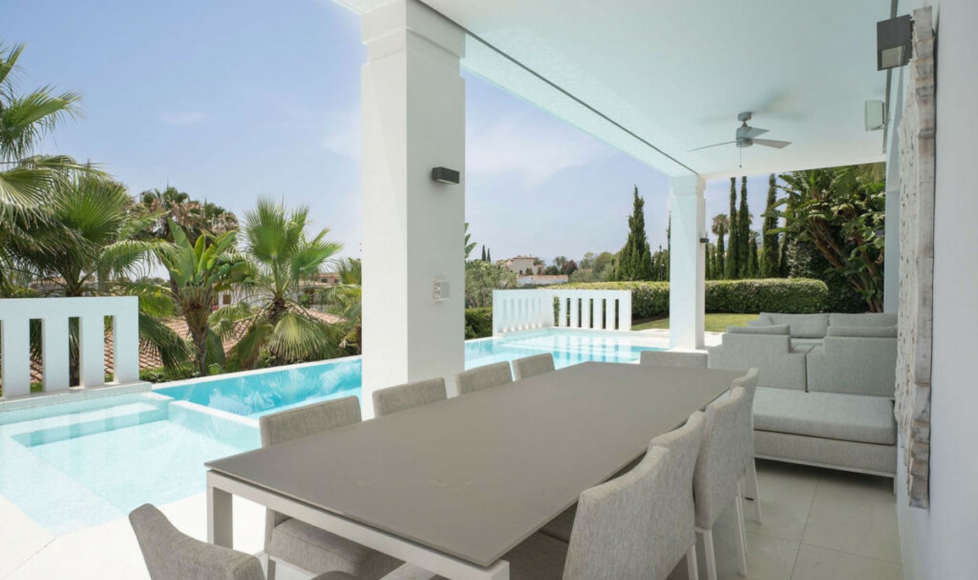 Resale - House -
Nagüeles